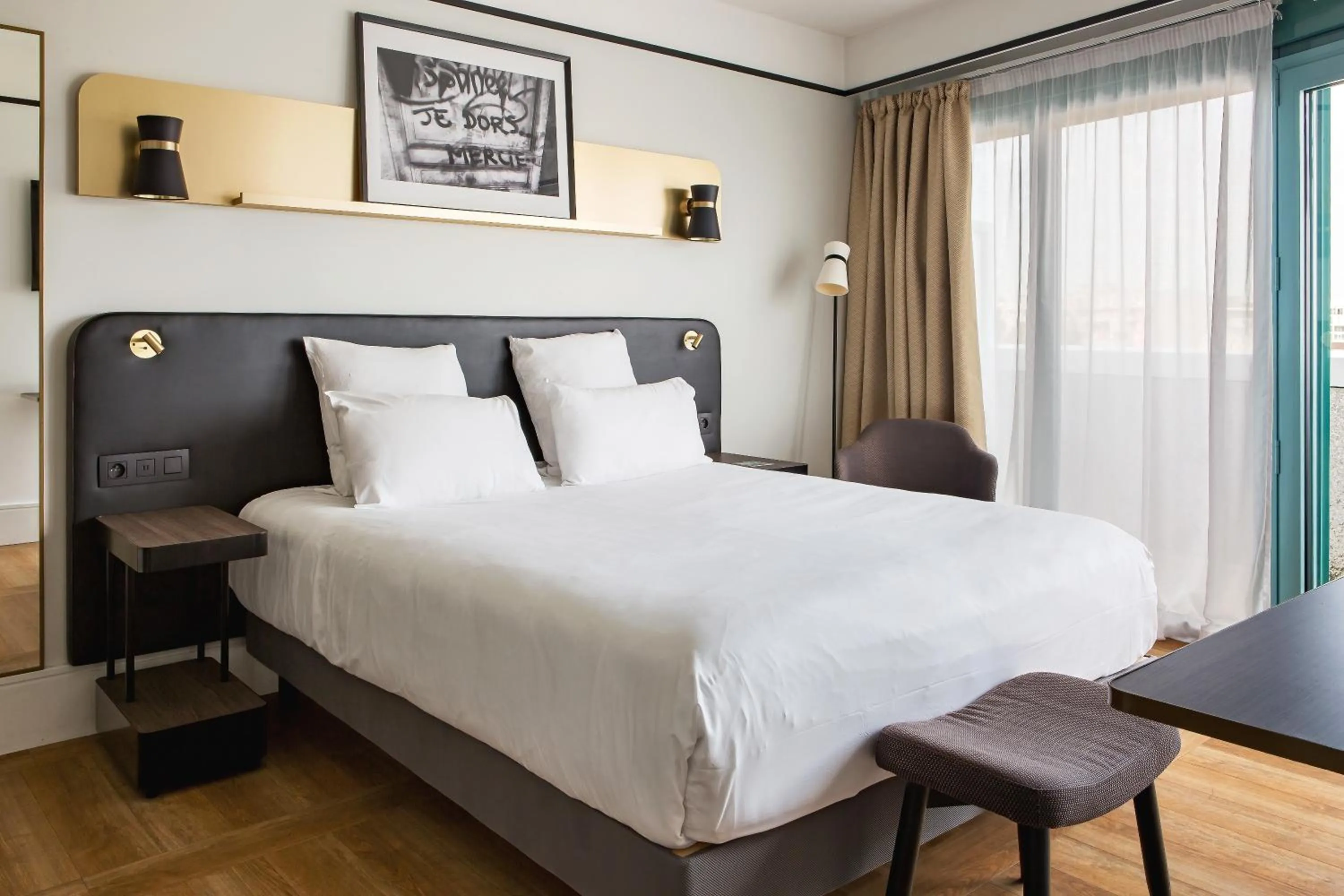 Bed in Mercure Paris Saint-Ouen