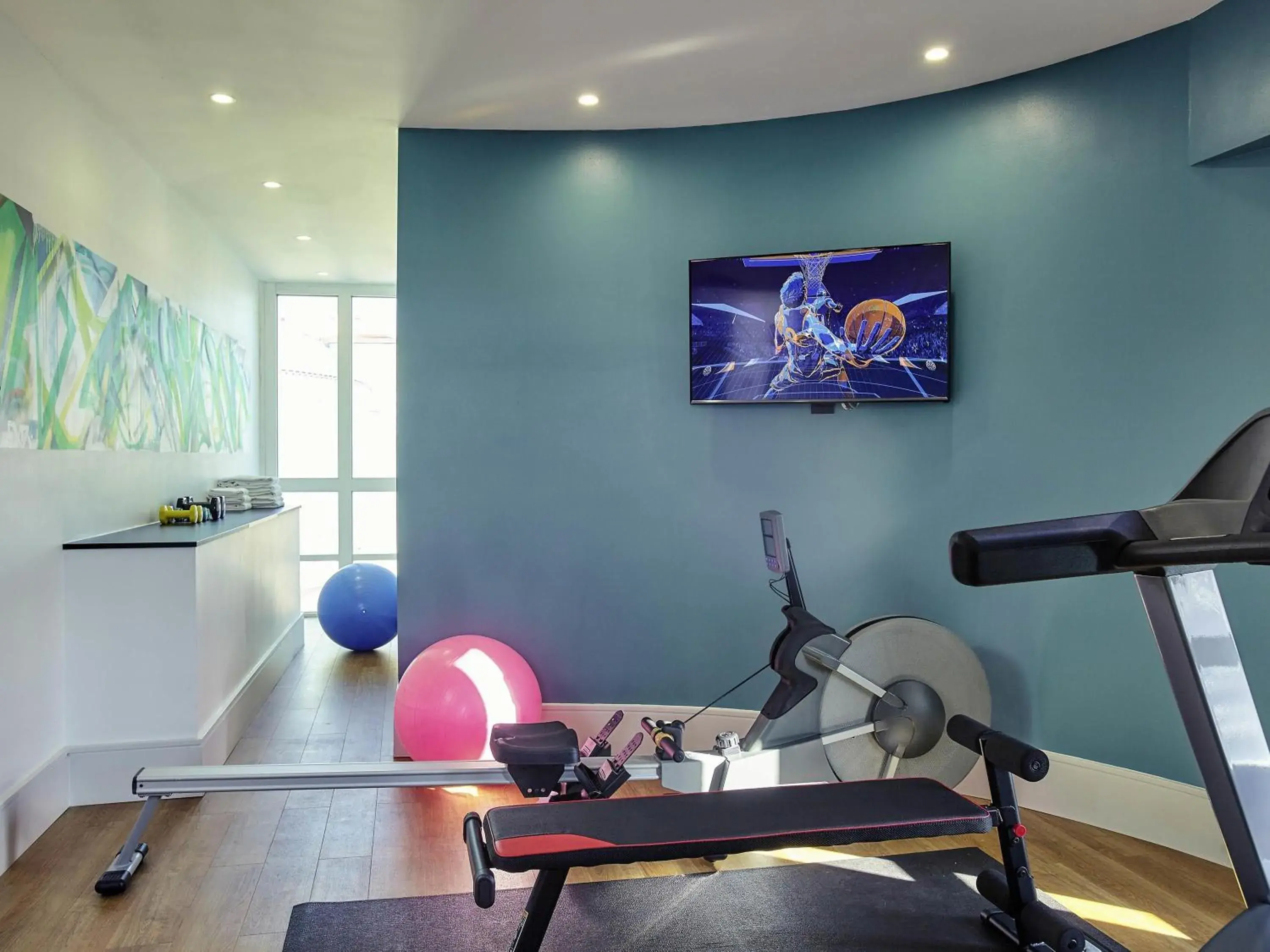 Fitness centre/facilities in Mercure Paris Saint-Ouen Fitness centre/facilities in Mercure Paris Saint-Ouen