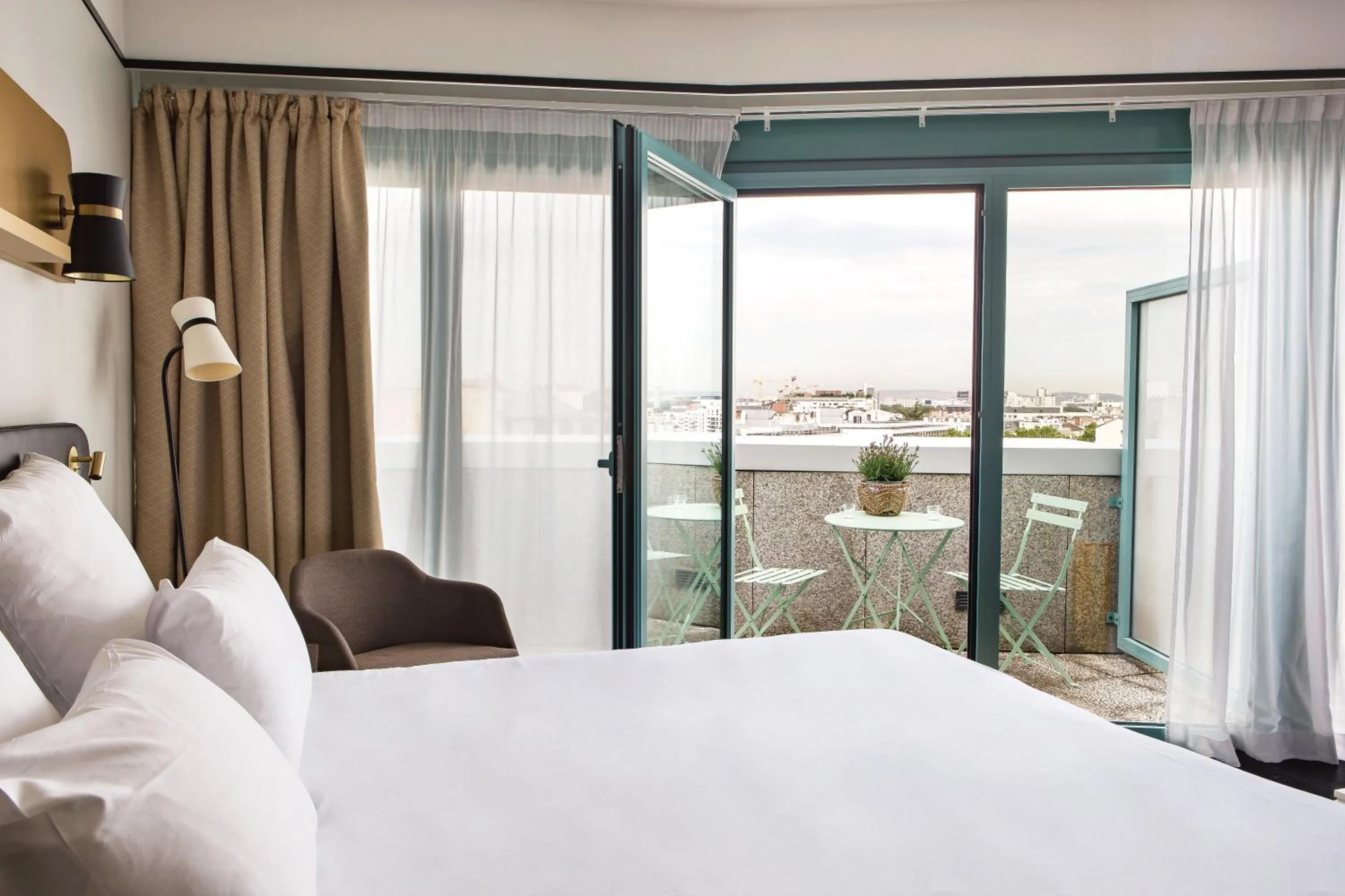 Bed in Mercure Paris Saint-Ouen