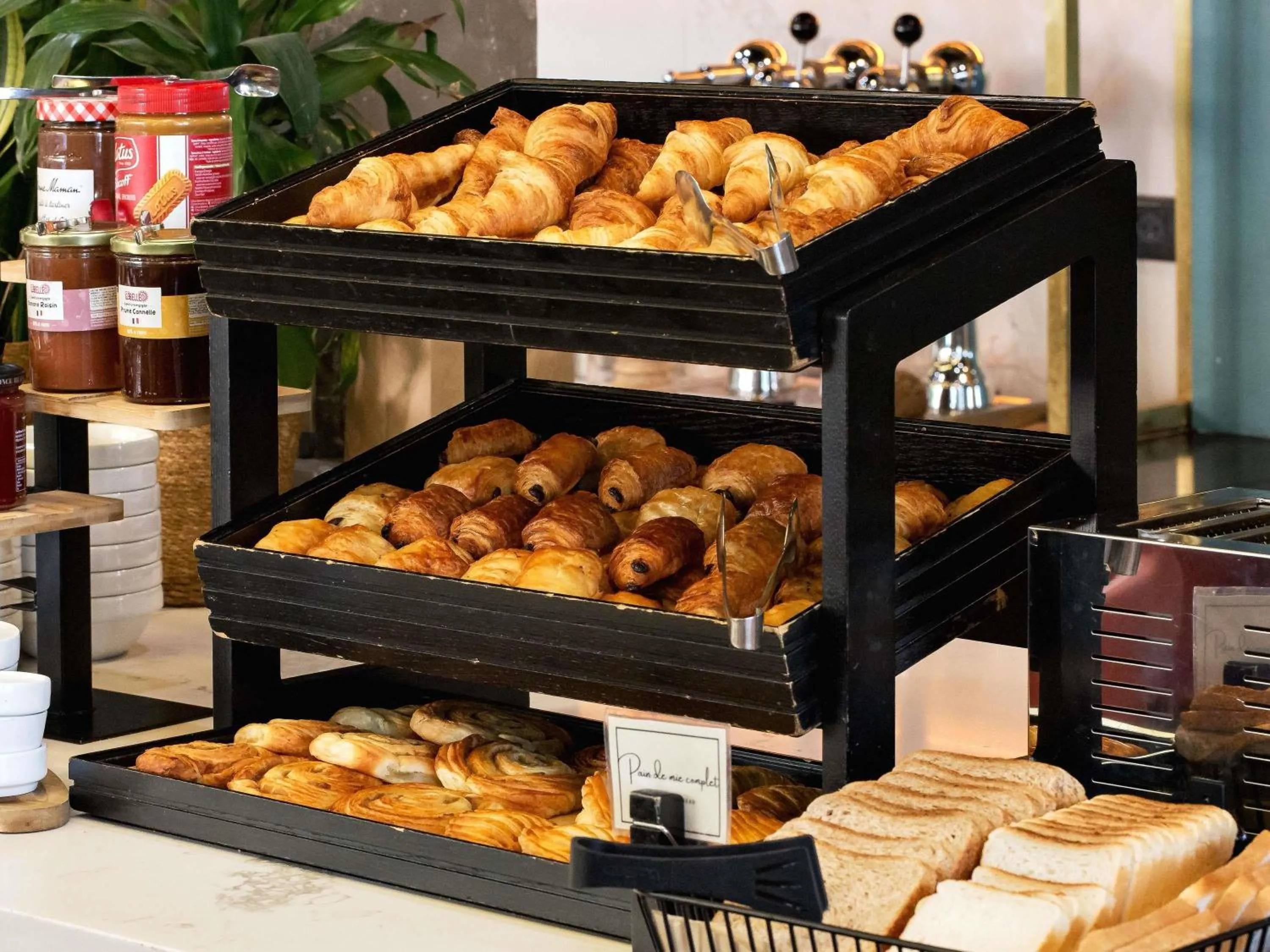 Breakfast in Mercure Paris Saint-Ouen