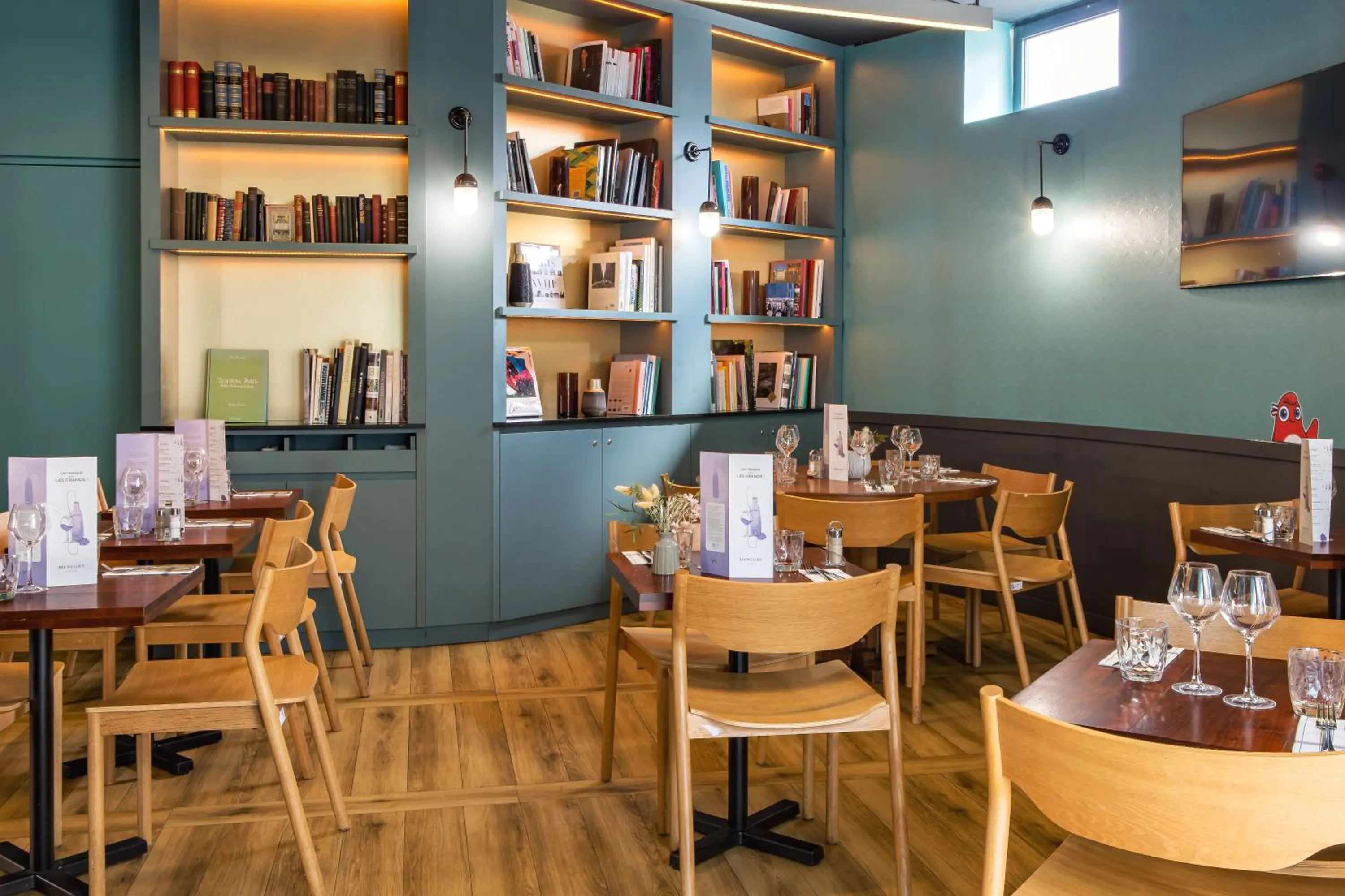 Restaurant/places to eat in Mercure Paris Saint-Ouen