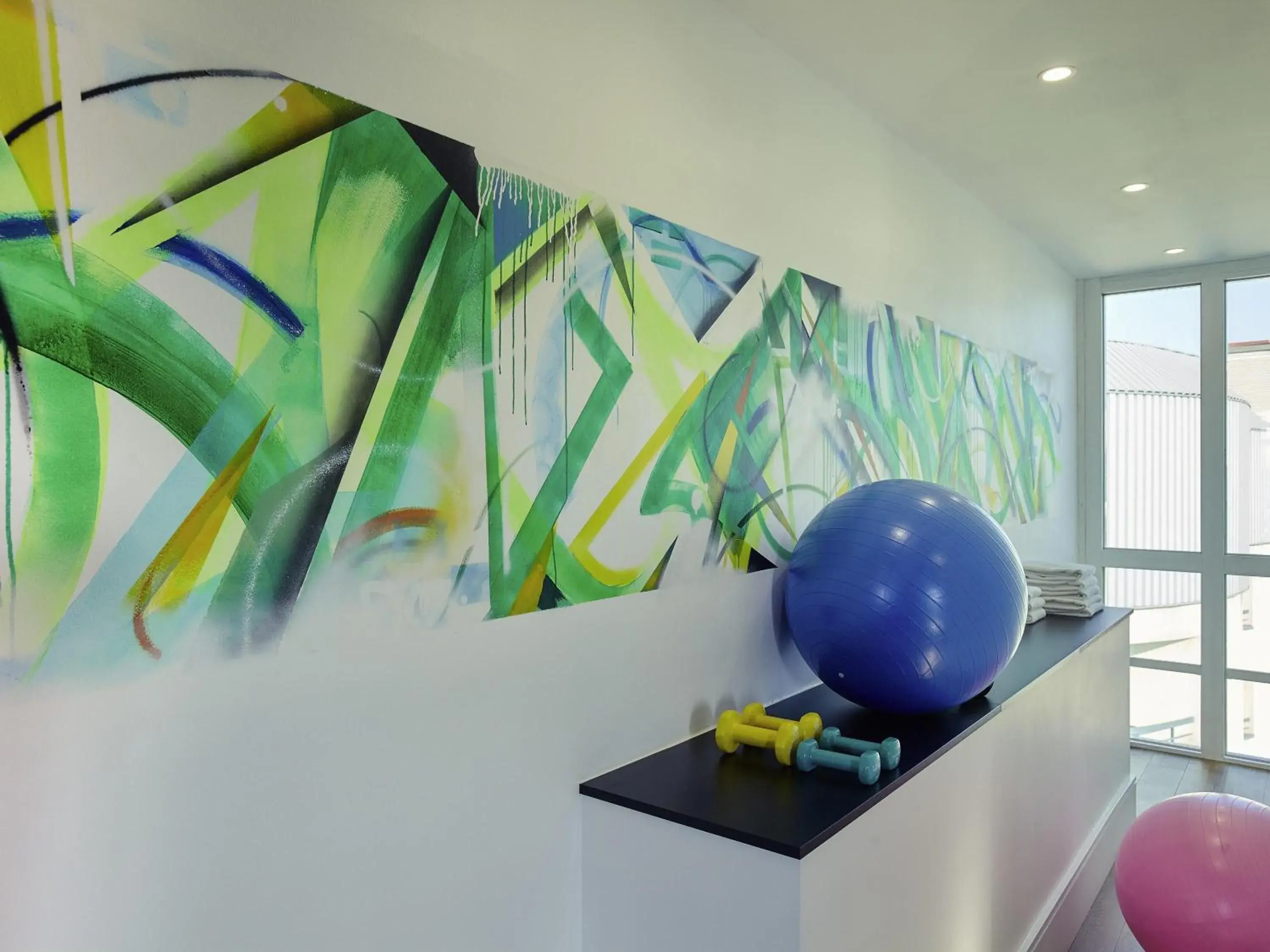 Fitness centre/facilities in Mercure Paris Saint-Ouen Fitness centre/facilities in Mercure Paris Saint-Ouen