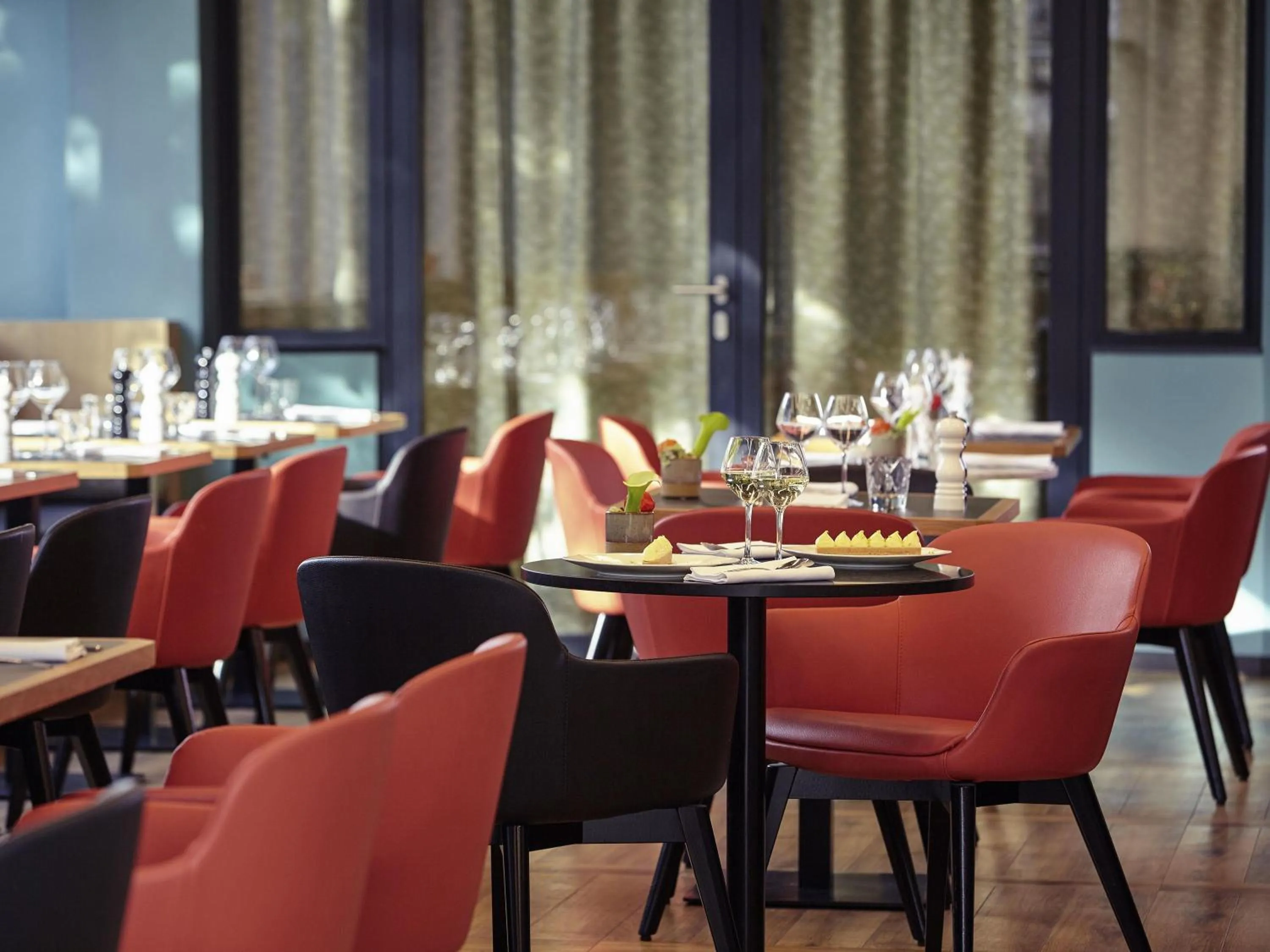 Restaurant/places to eat in Mercure Paris Saint-Ouen