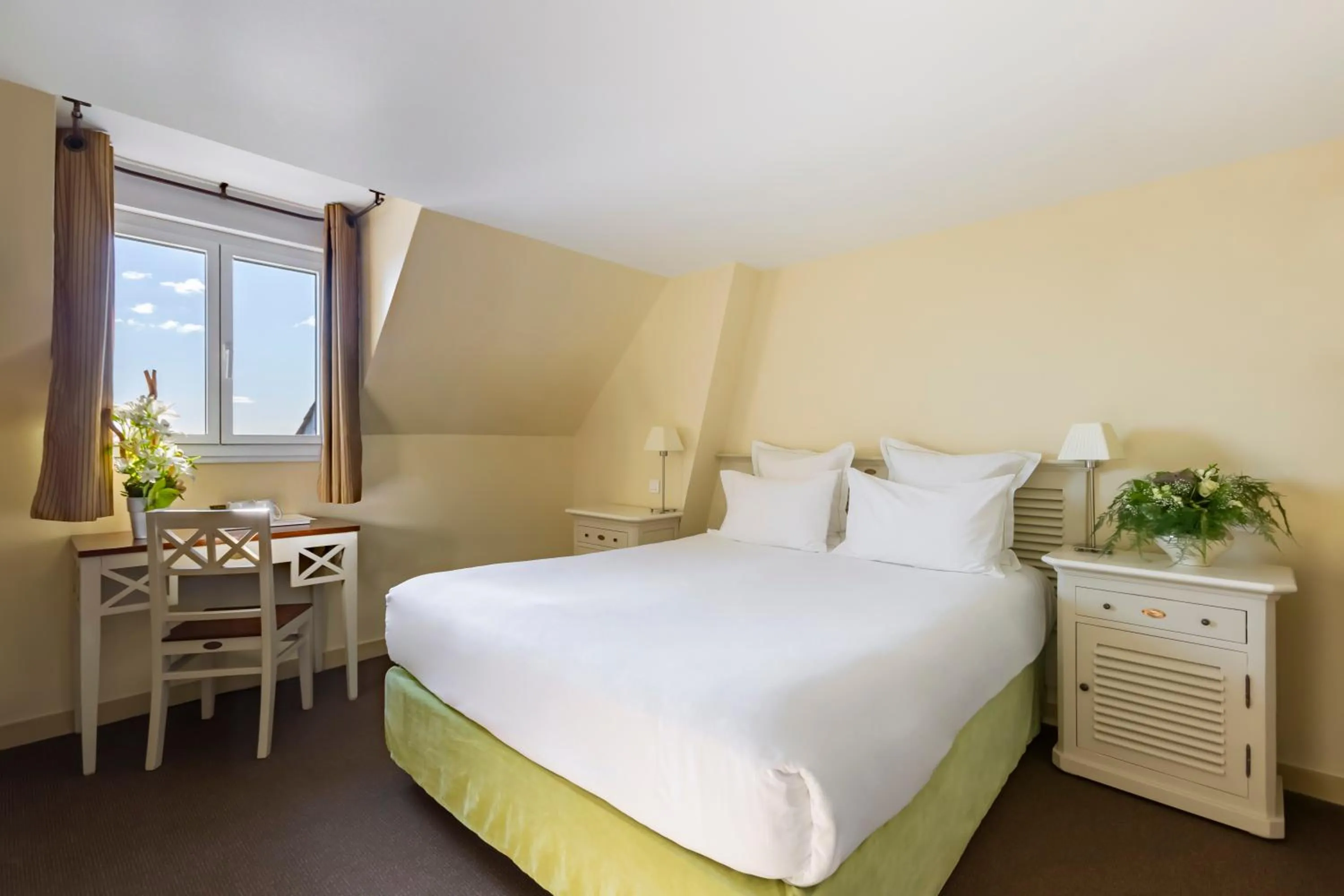 Photo of the whole room, Bed in Le Grand Large, Belle-Ile-En-Mer