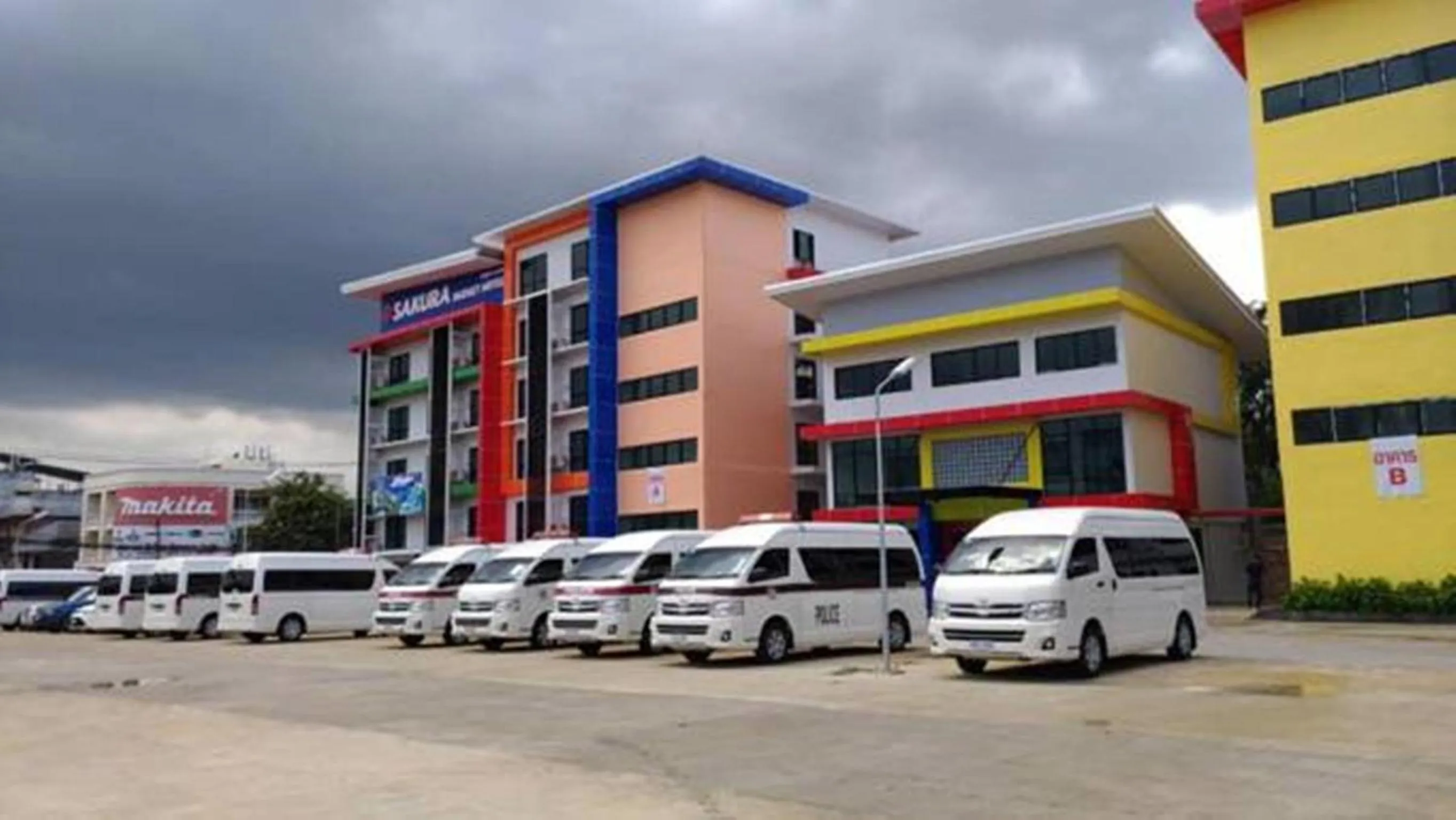 Facade/entrance in Sakura Budget Hotel