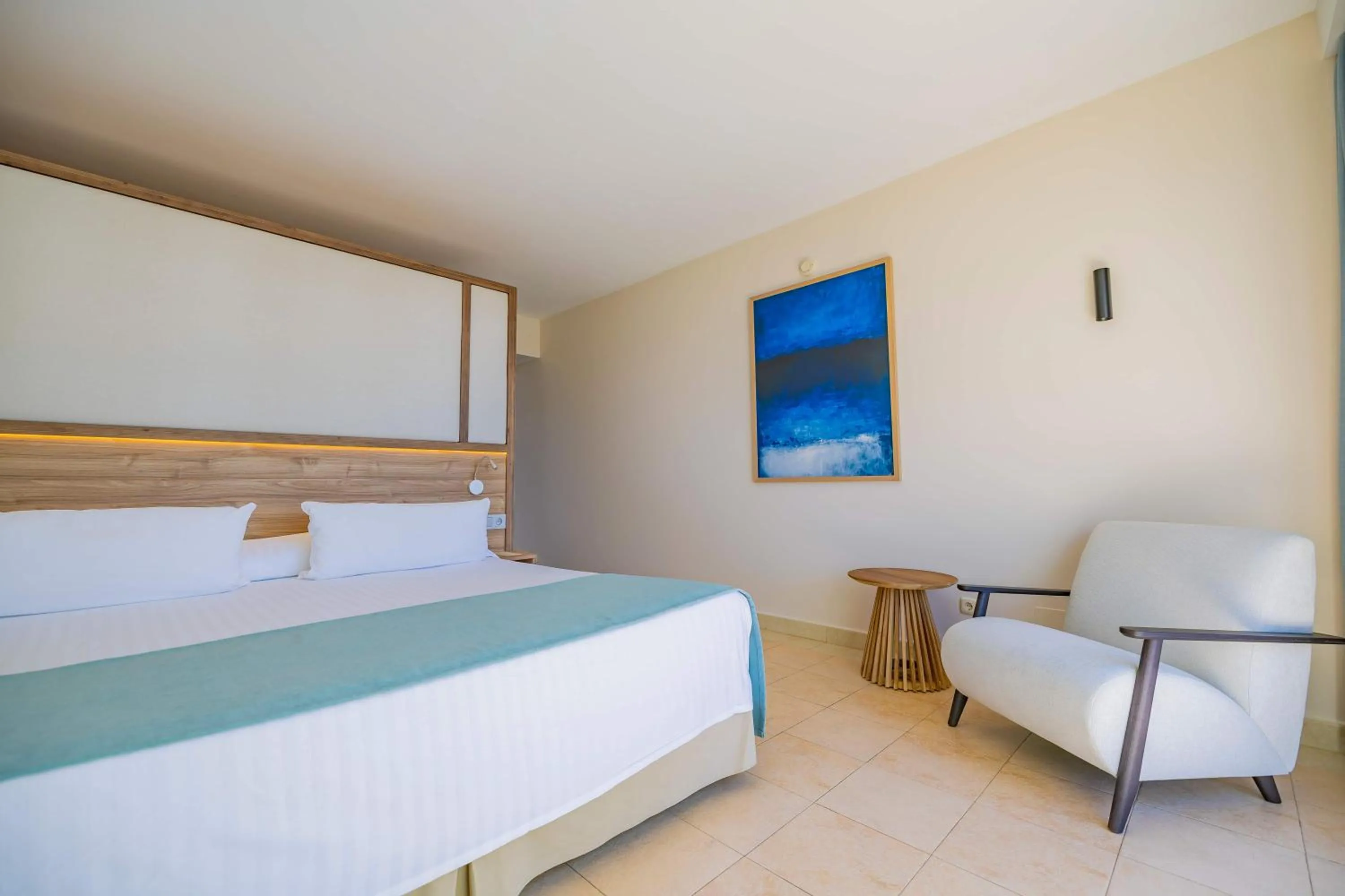 Bedroom, Bed in Impressive Playa Granada Golf