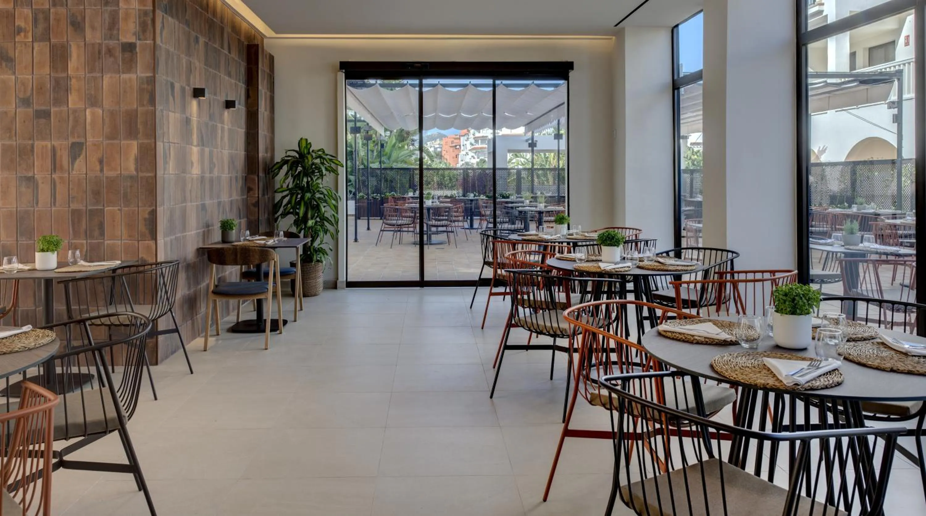 Restaurant/places to eat in Impressive Playa Granada Golf