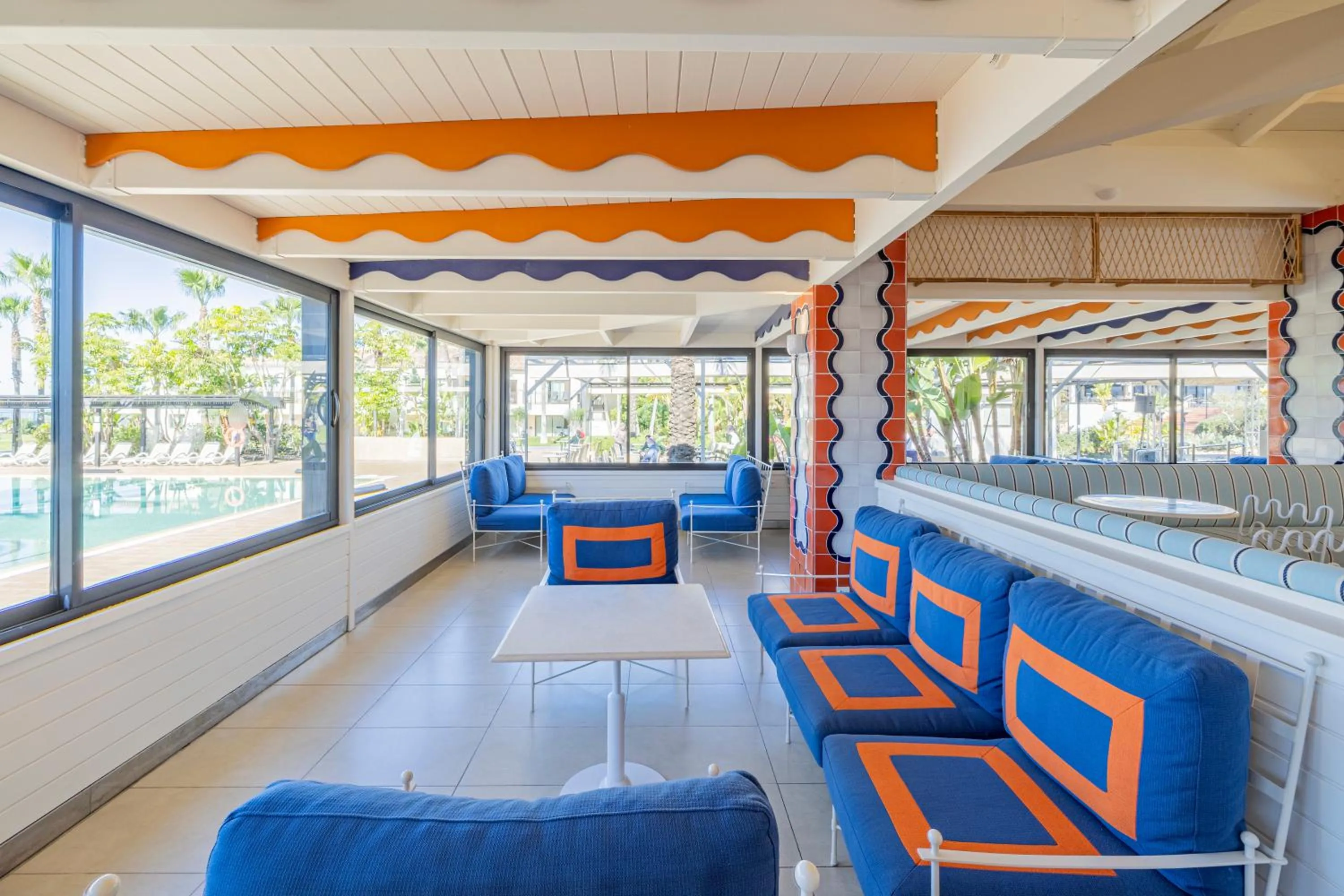 Lounge or bar in Impressive Playa Granada Golf