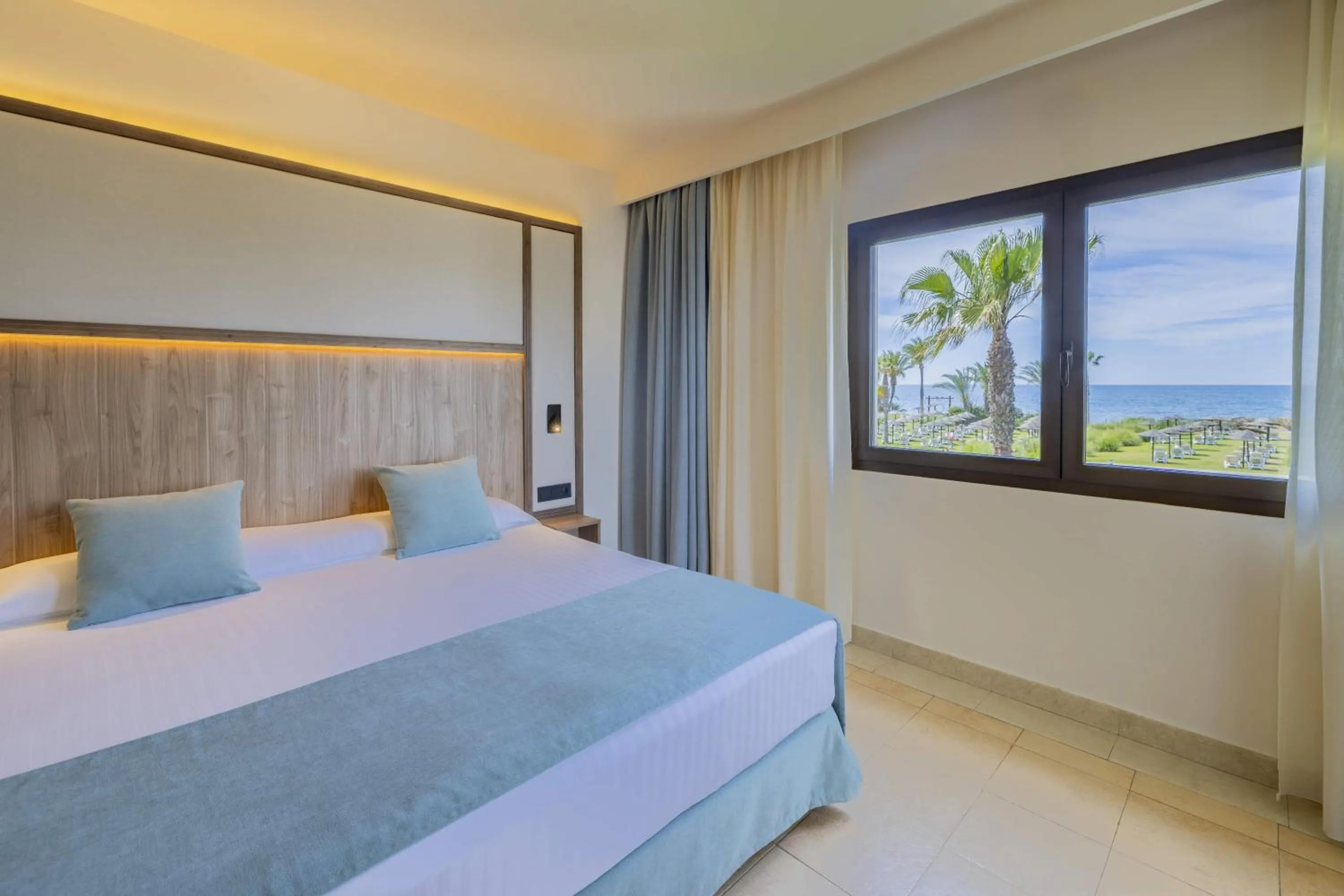 Bed in Impressive Playa Granada Golf