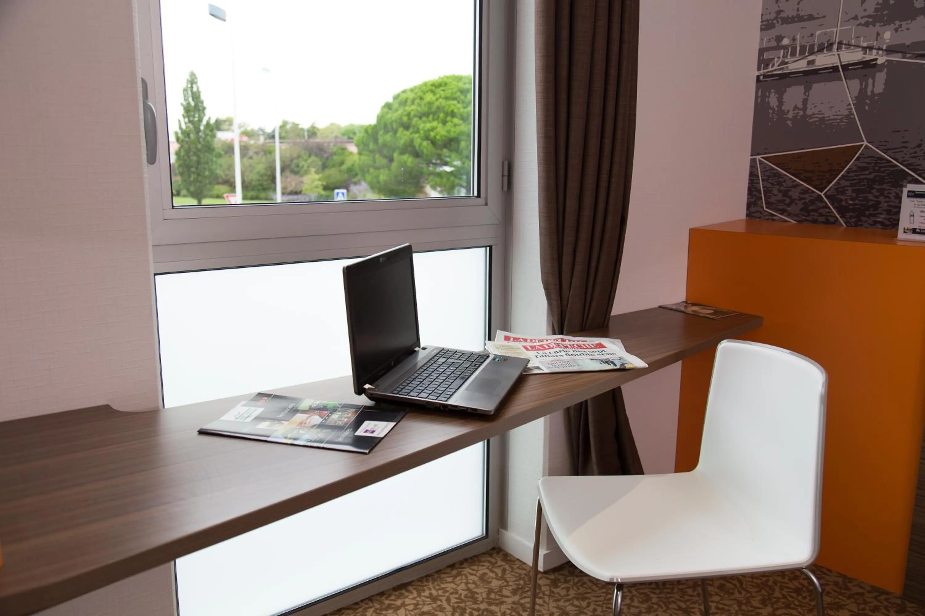 Bedroom in Brit Hotel Toulouse Colomiers – L’Esplanade