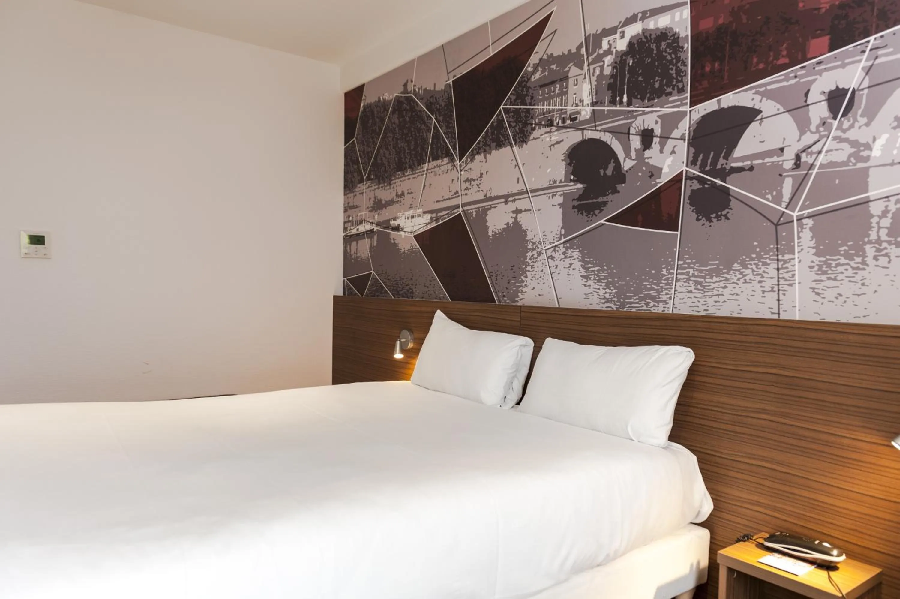 Bedroom, Bed in Brit Hotel Toulouse Colomiers – L’Esplanade
