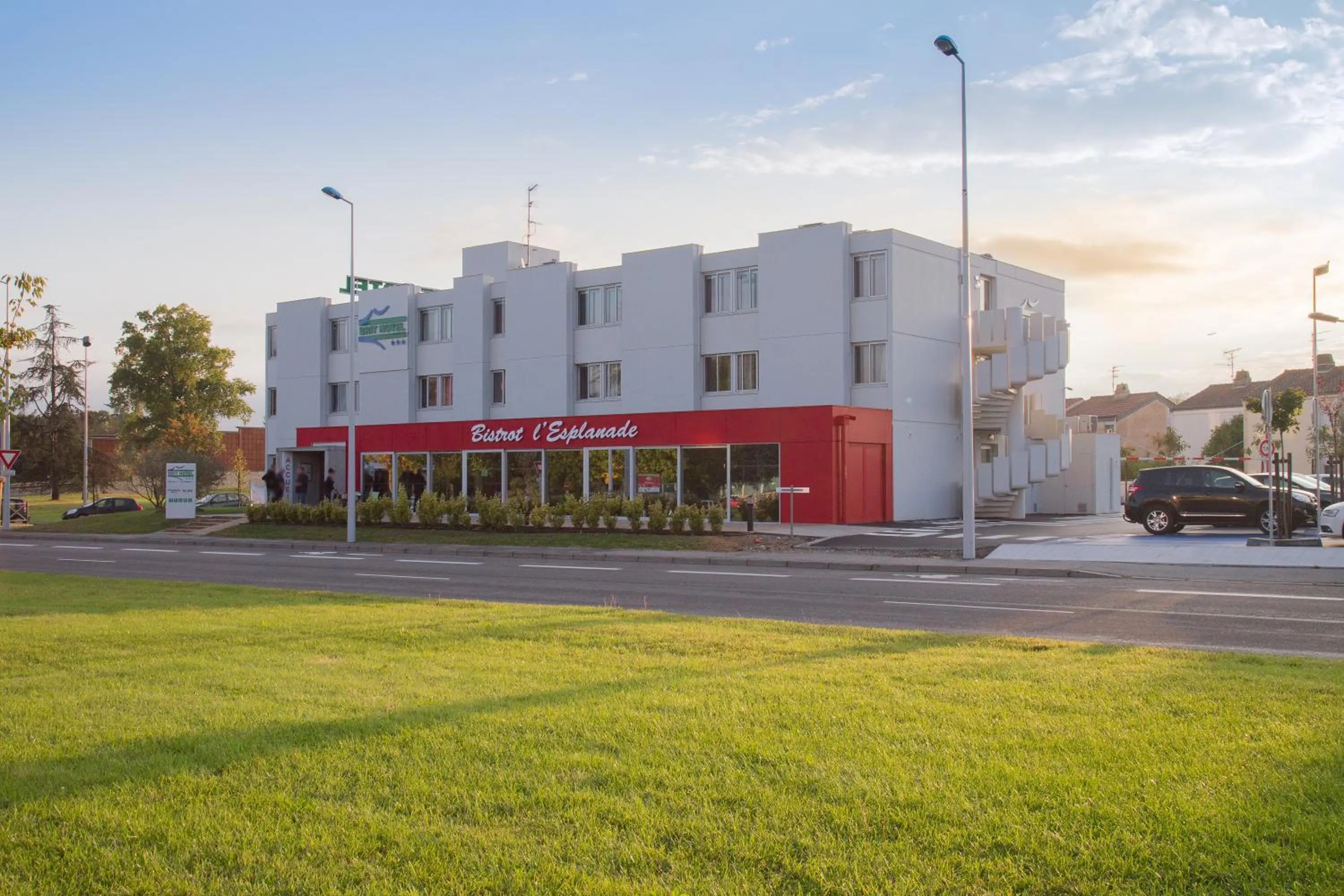 Property building in Brit Hotel Toulouse Colomiers – L’Esplanade
