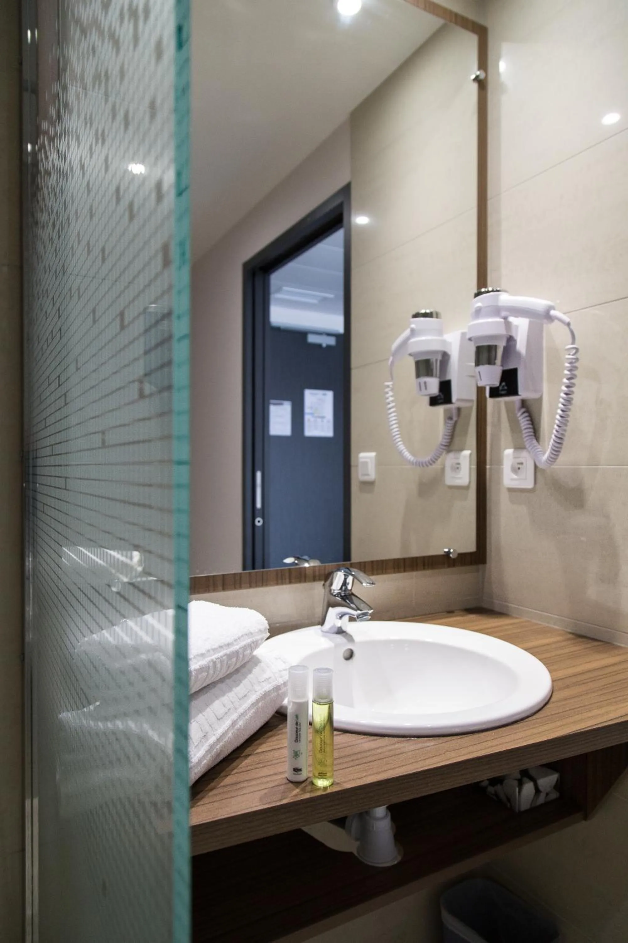 Bathroom in Brit Hotel Toulouse Colomiers – L’Esplanade