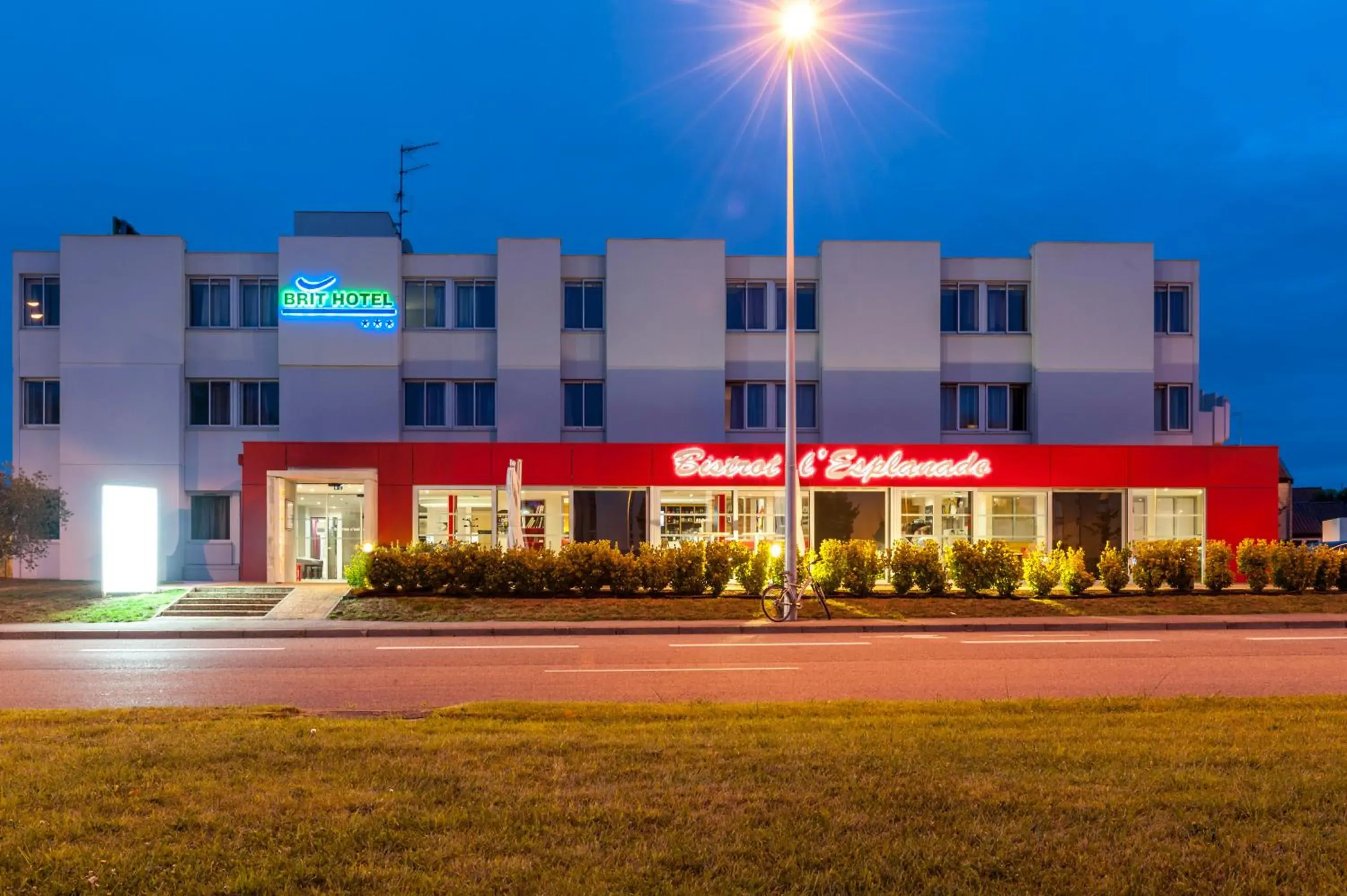 Property building in Brit Hotel Toulouse Colomiers – L’Esplanade Property building in Brit Hotel Toulouse Colomiers – L’Esplanade