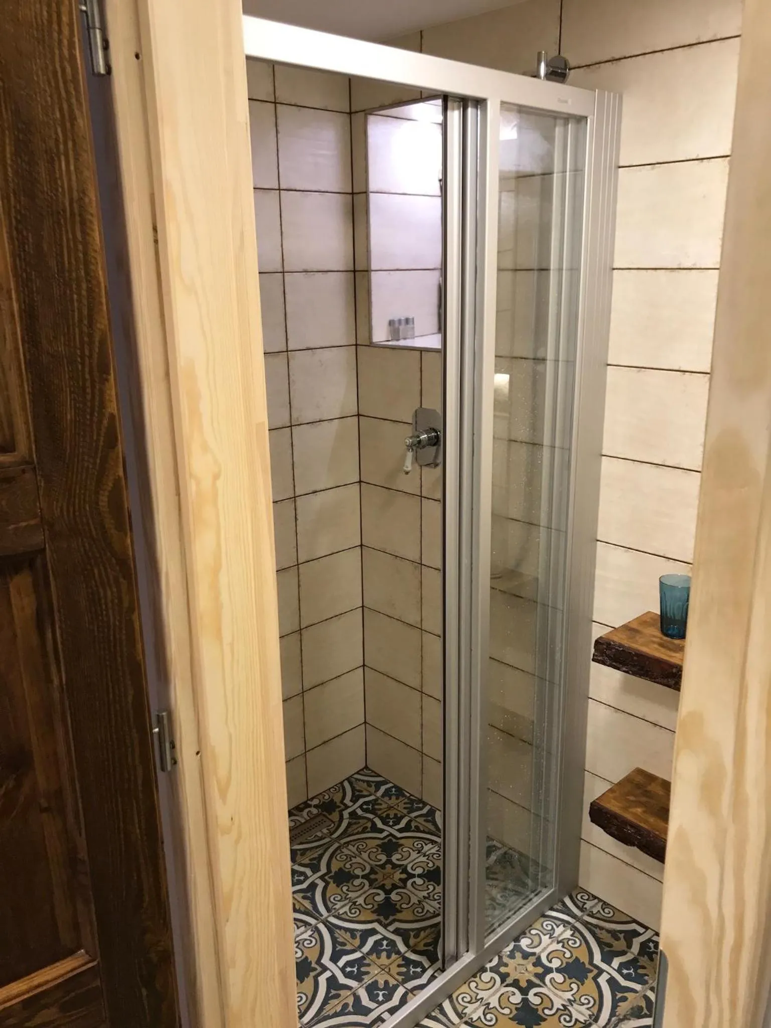 Shower in Pinkova Apartments