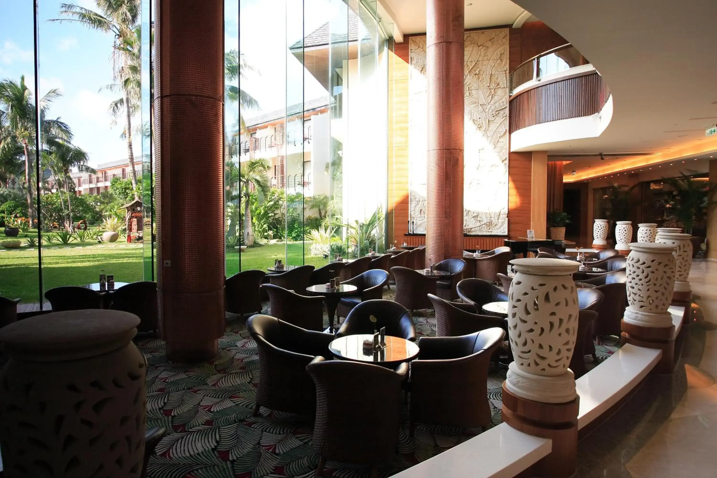 Lounge or bar in Caesar Park Hotel Kenting Lounge or bar in Caesar Park Hotel Kenting