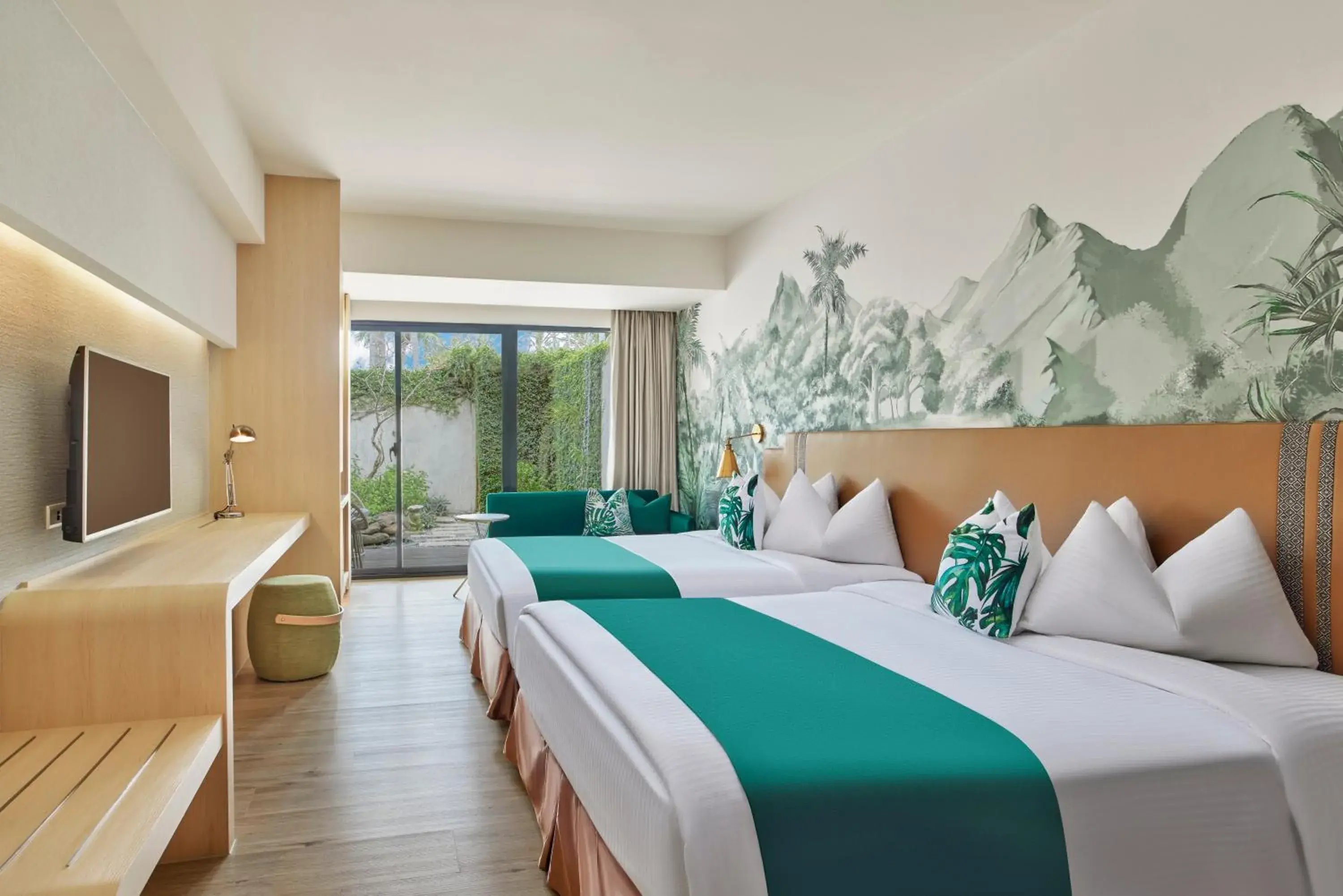 Hot Tub, Bed in Caesar Park Hotel Kenting Hot Tub, Bed in Caesar Park Hotel Kenting