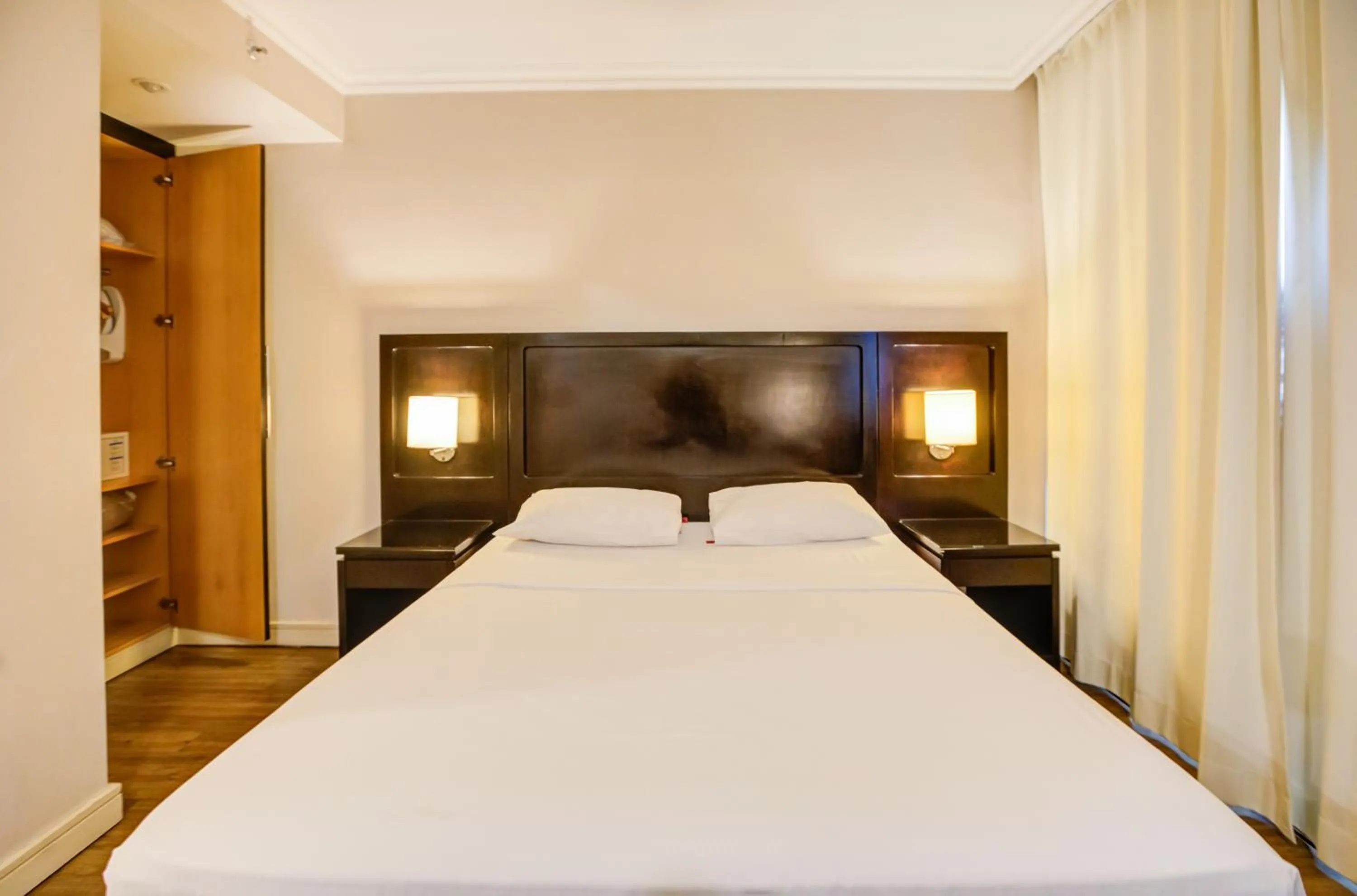 Bed in Transamerica Executive Perdizes