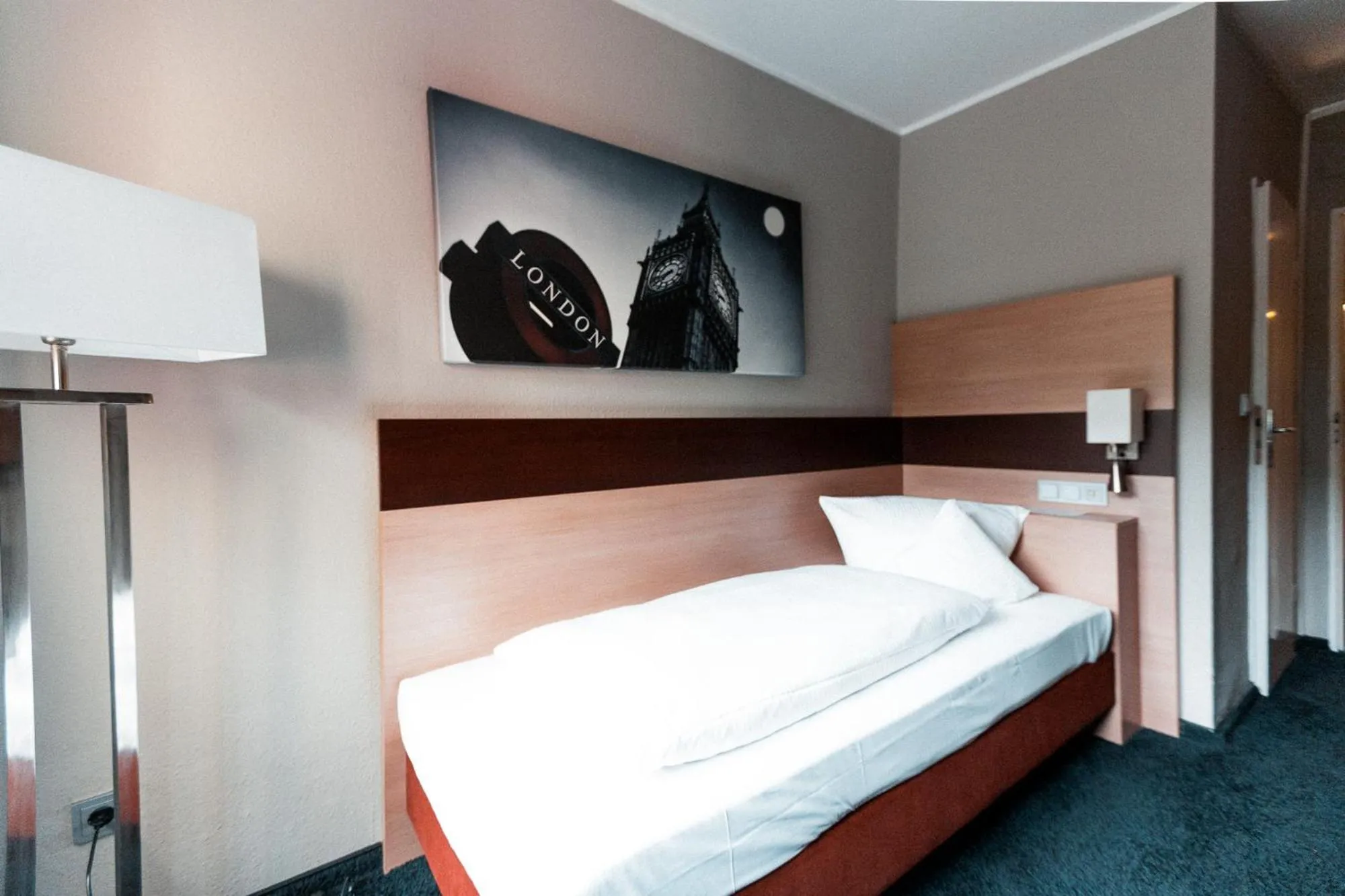 Bed in Hotel am Rothenbaum