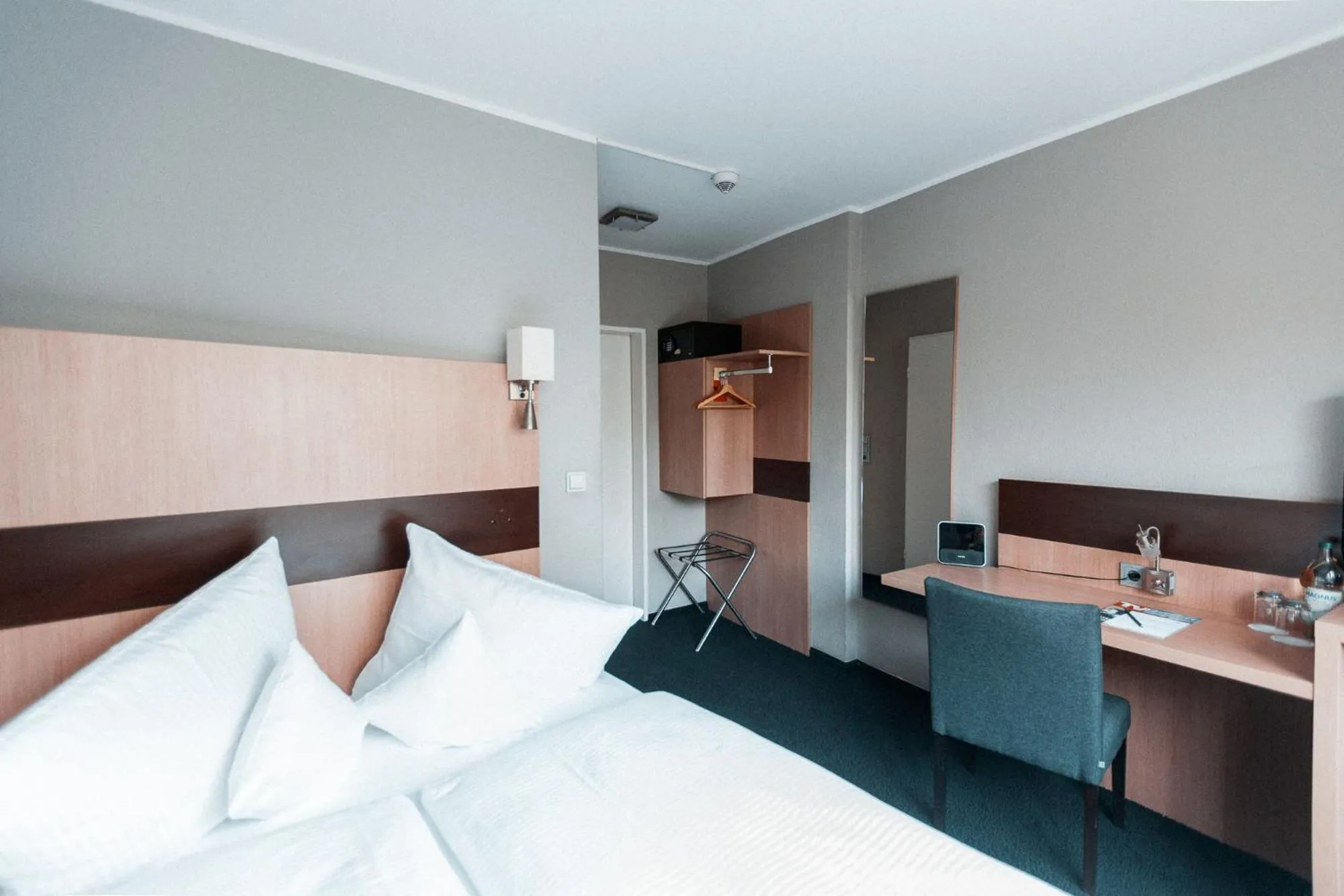 Bed in Hotel am Rothenbaum