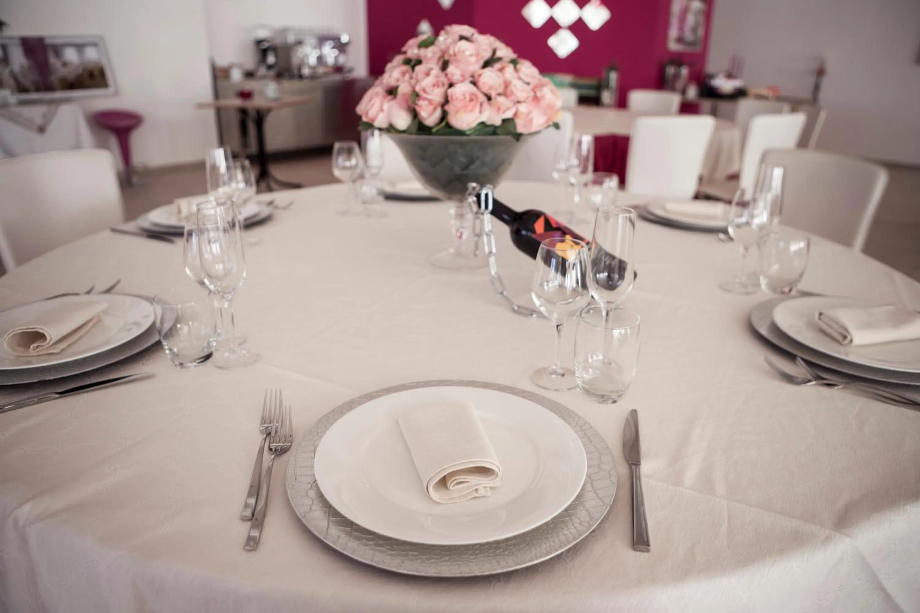 Restaurant/places to eat in Manhattan Village Hotel