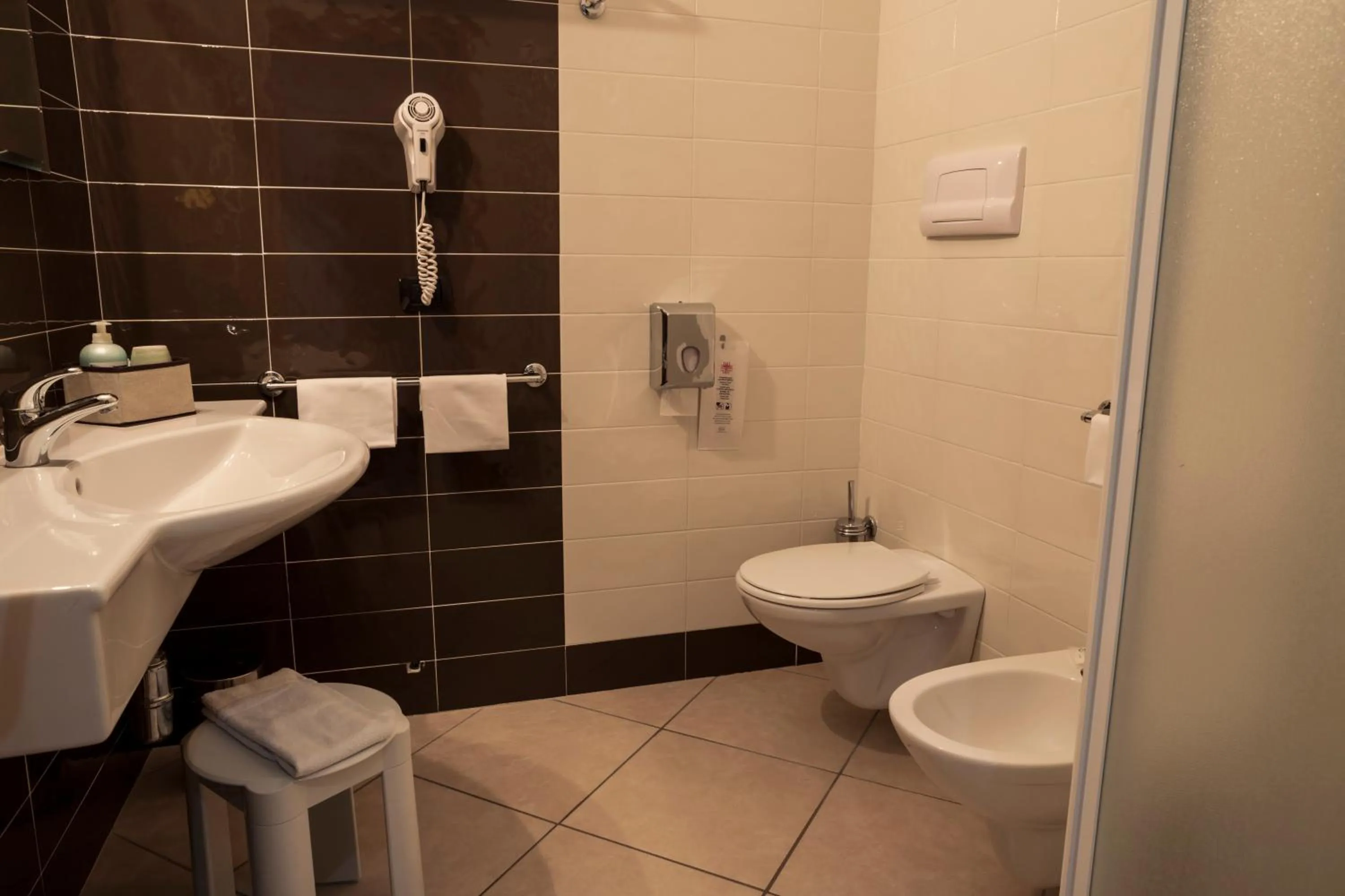 Shower in Manhattan Village Hotel