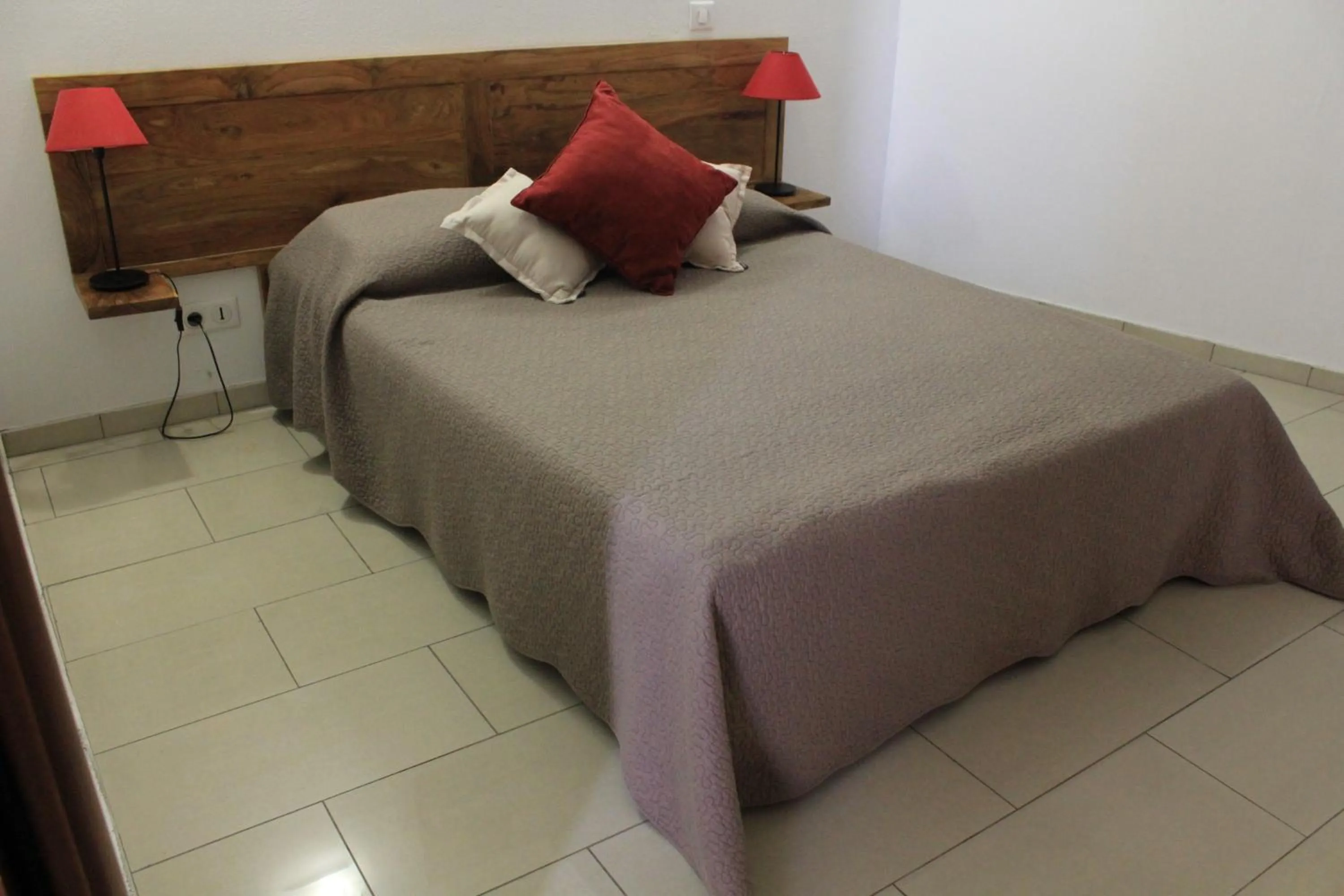 Photo of the whole room, Bed in Résidence Les Calanques