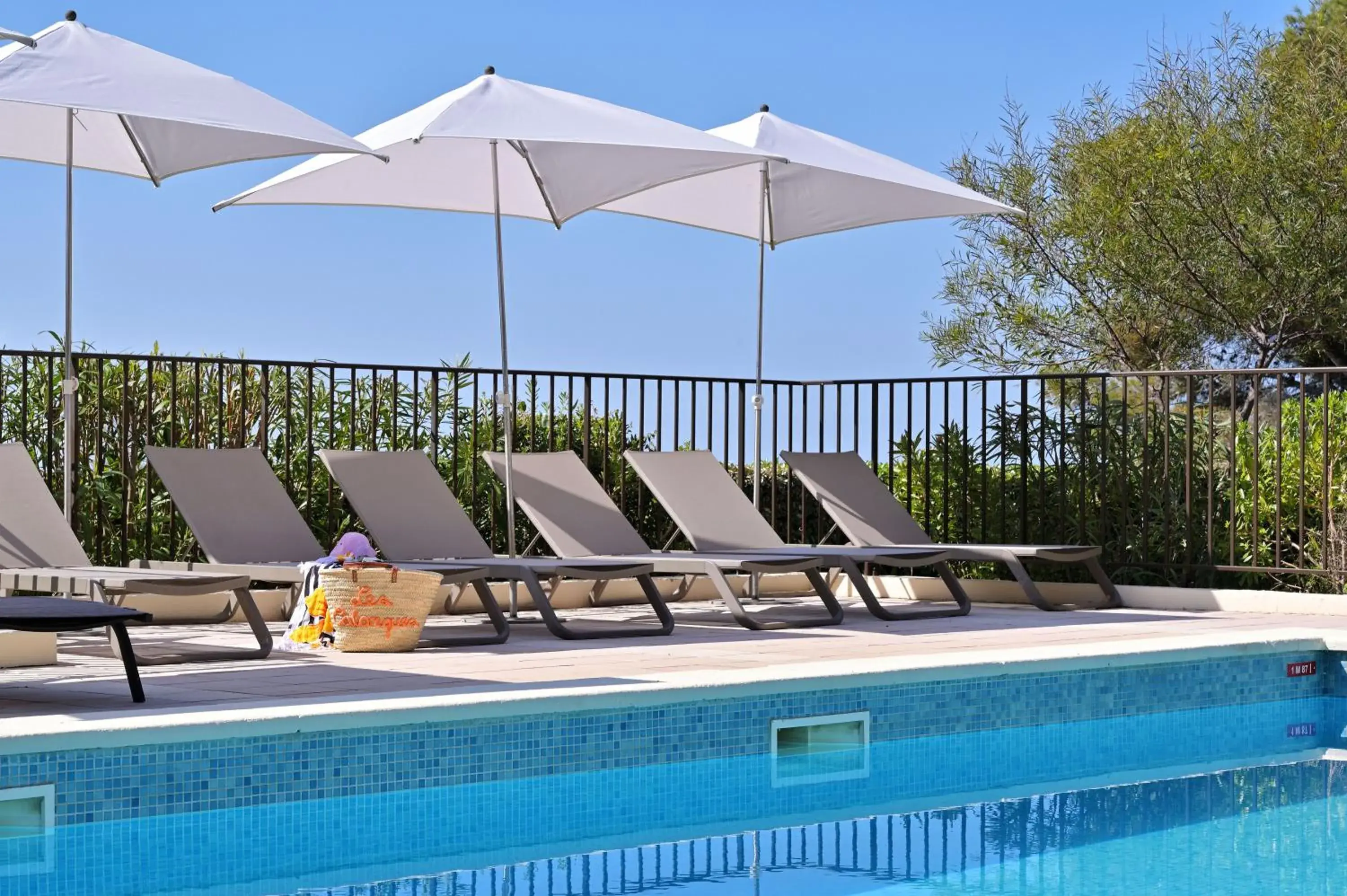 Pool view in Résidence Les Calanques Pool view in Résidence Les Calanques