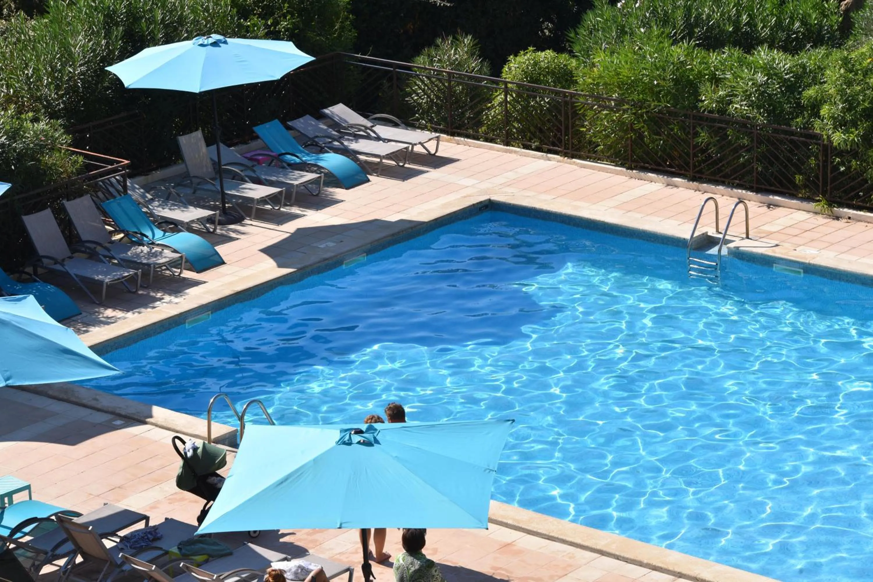 Swimming pool in Résidence Les Calanques