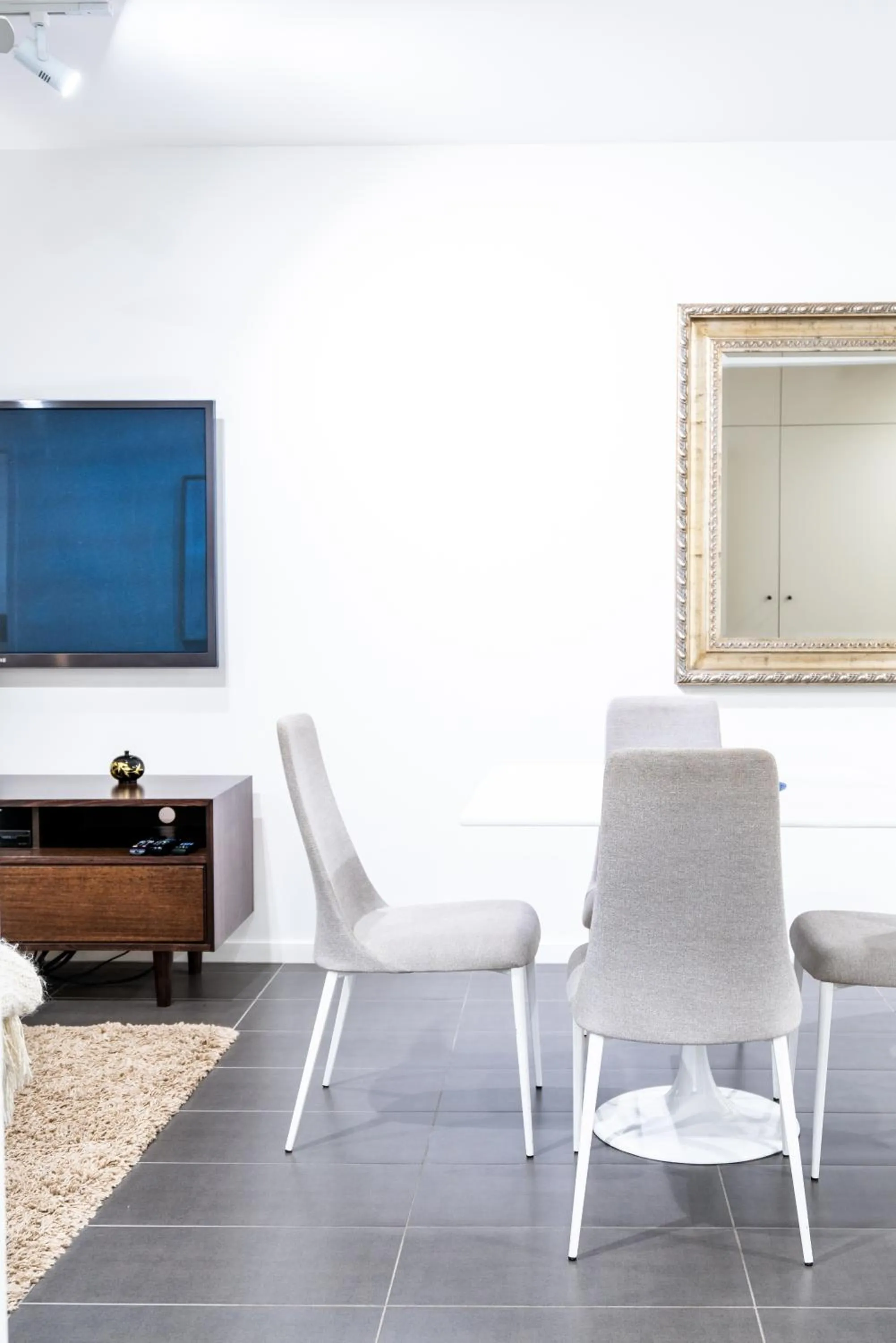 Dining area in Opera Apartments South Brisbane
