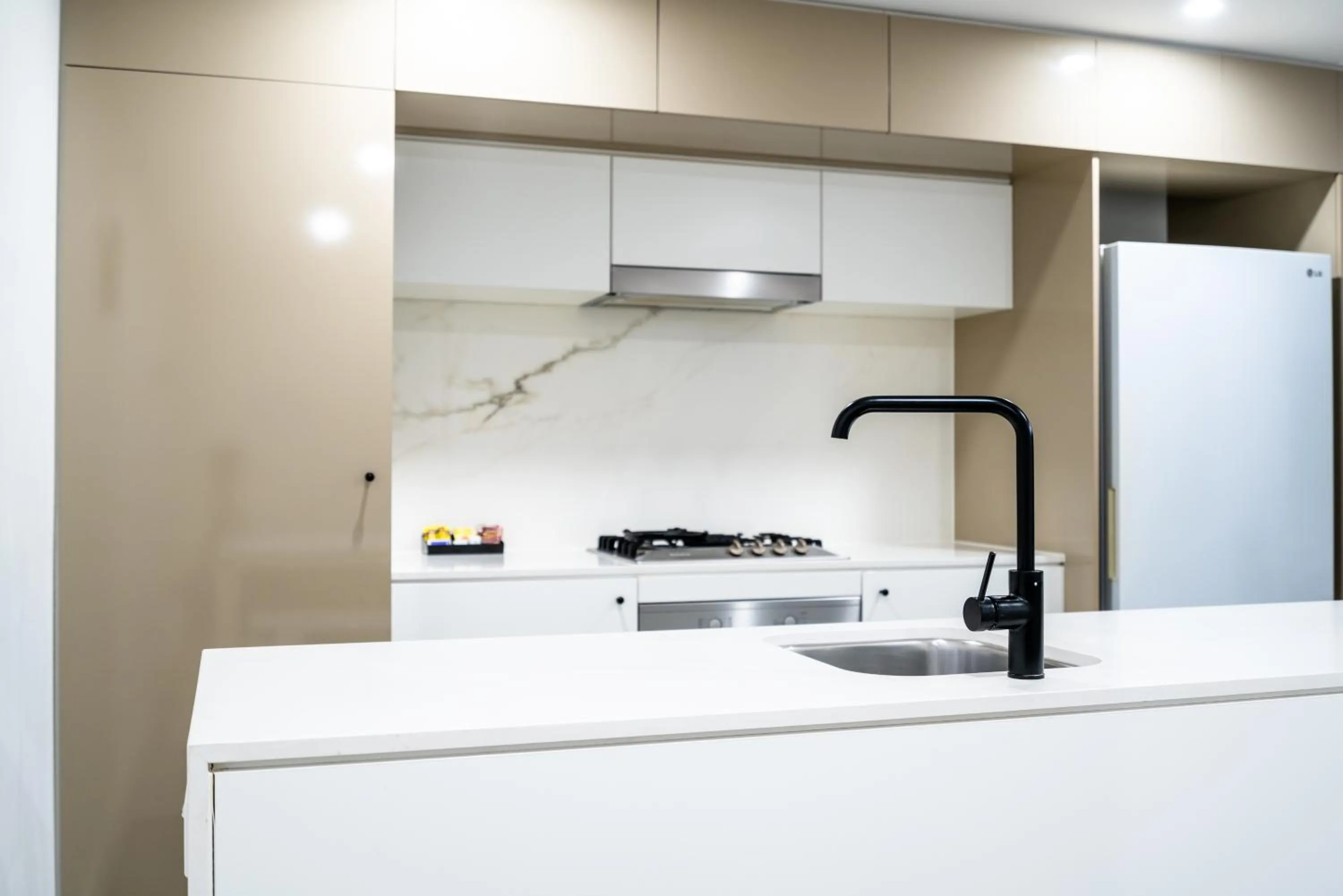 Kitchen or kitchenette in Opera Apartments South Brisbane