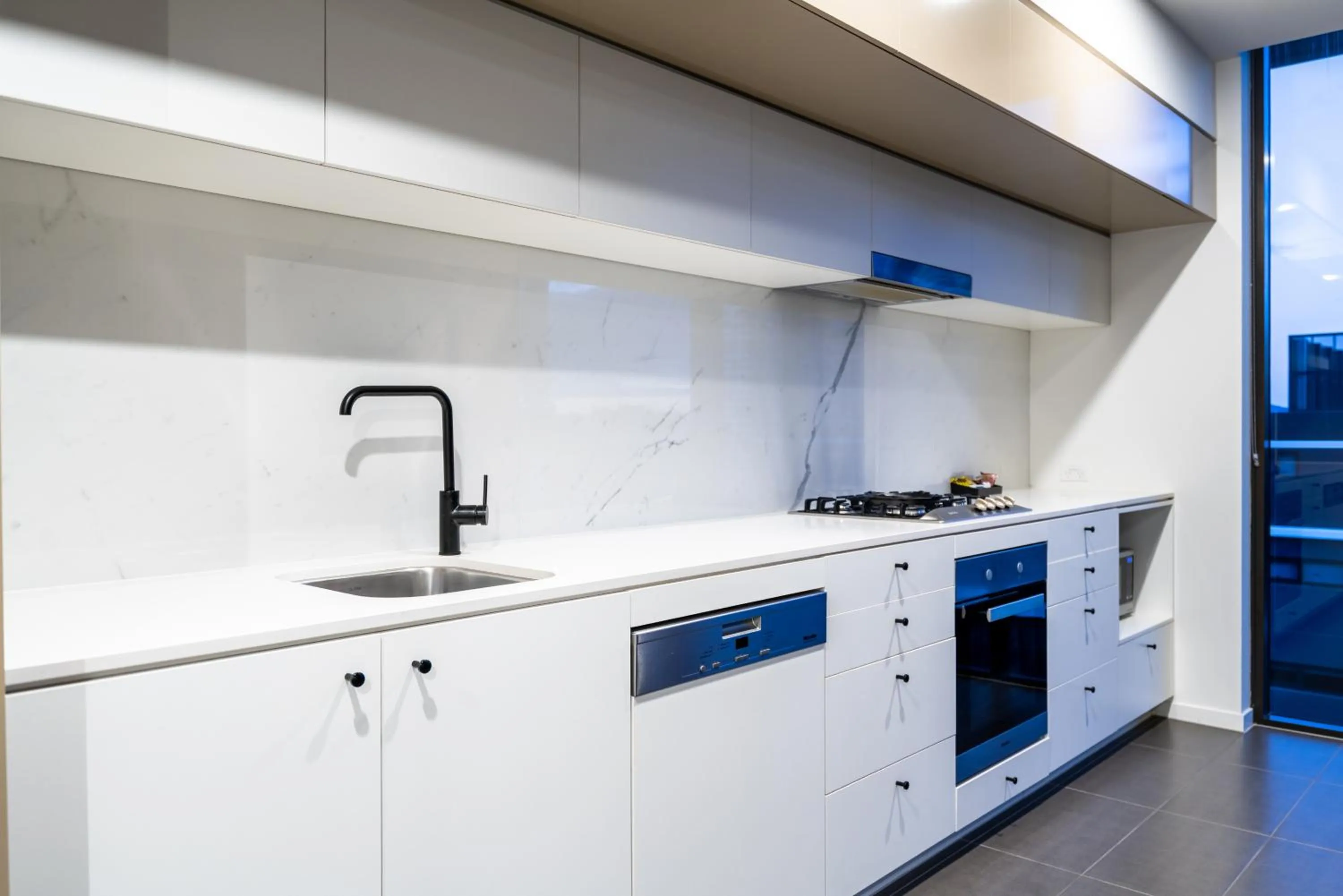 Kitchen or kitchenette in Opera Apartments South Brisbane