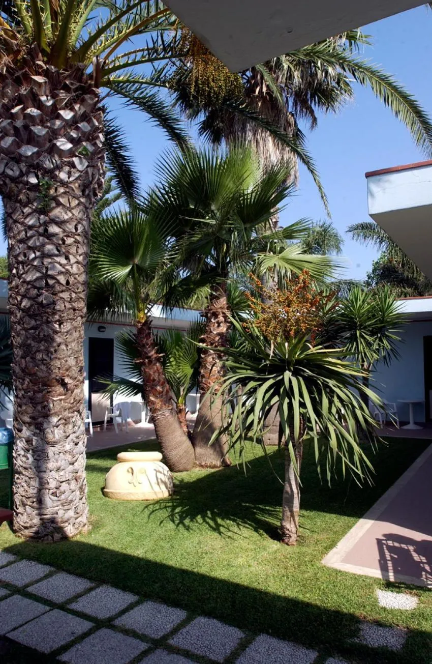 Garden in Hotel B&B Marina