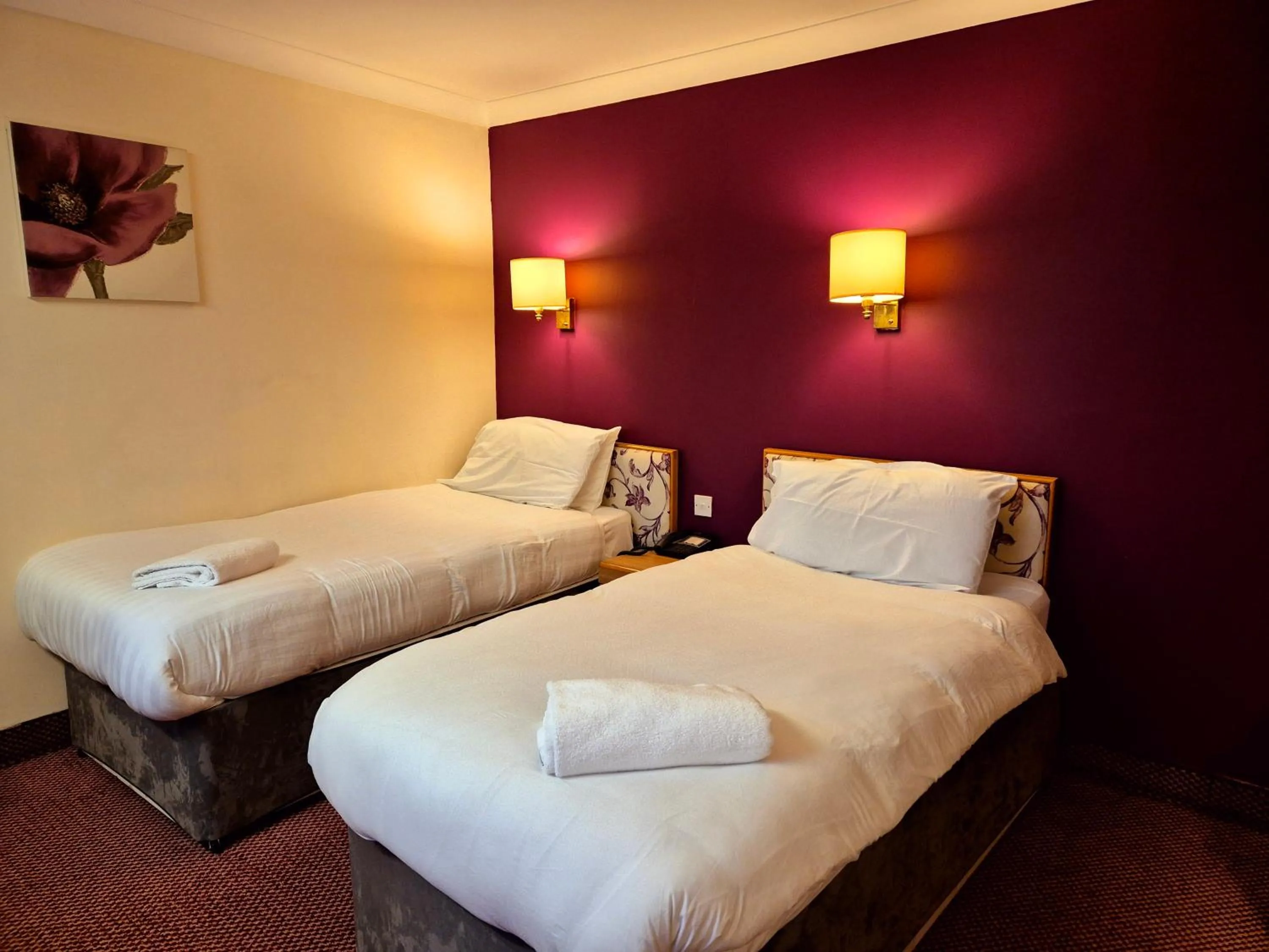 Bedroom, Bed in Supreme Inn Boston