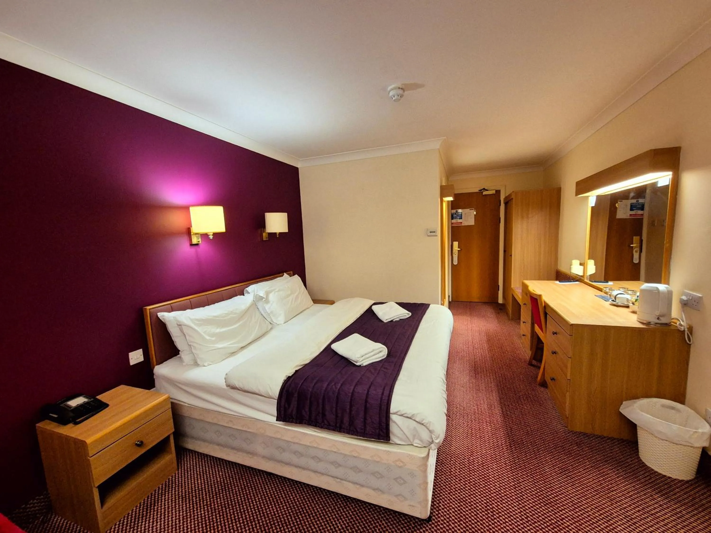 Bedroom, Bed in Supreme Inn Boston