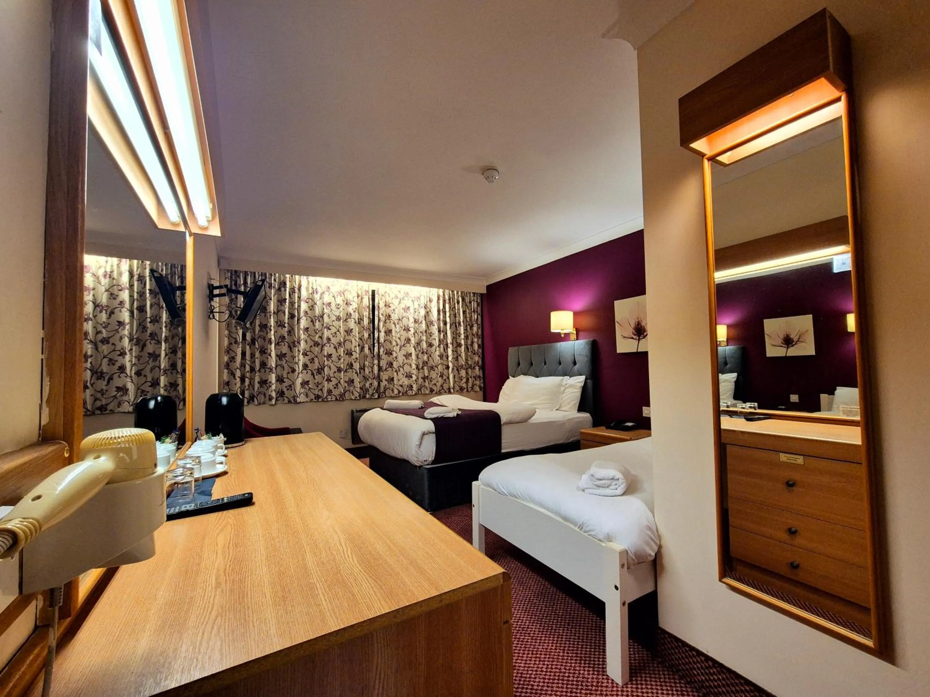 Bedroom, Bed in Supreme Inn Boston