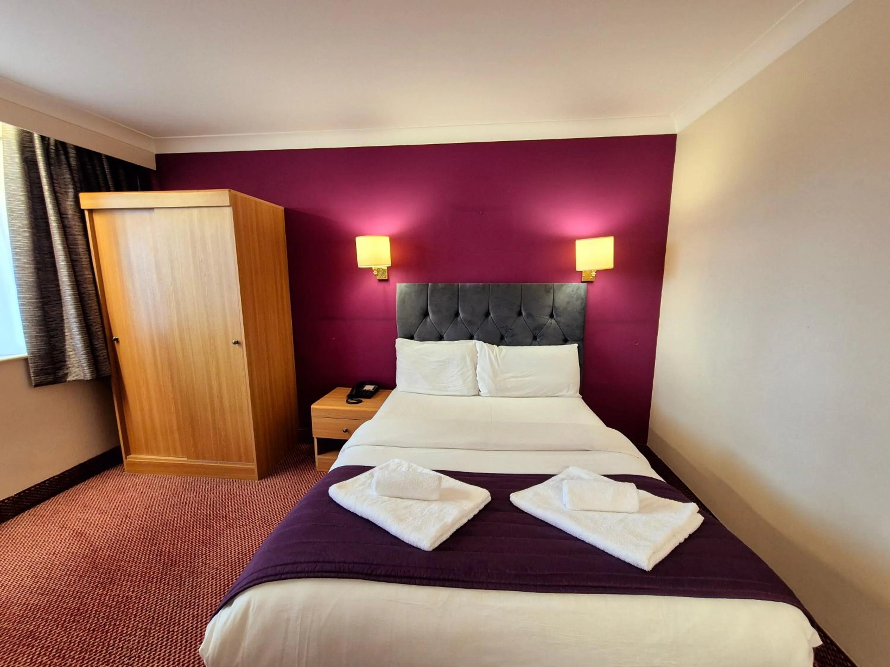 Bedroom, Bed in Supreme Inn Boston