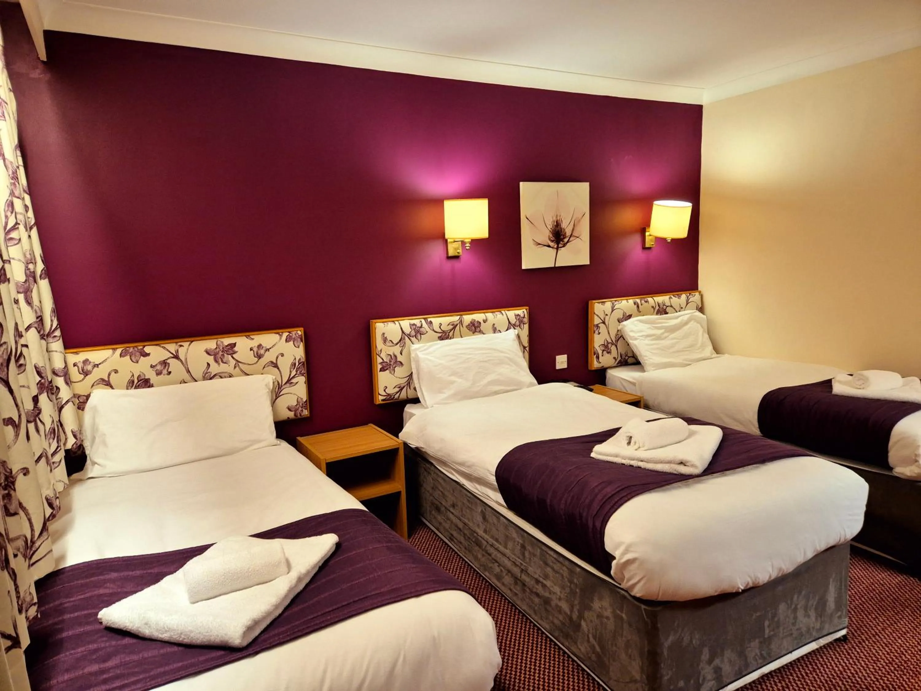 Bedroom, Bed in Supreme Inn Boston