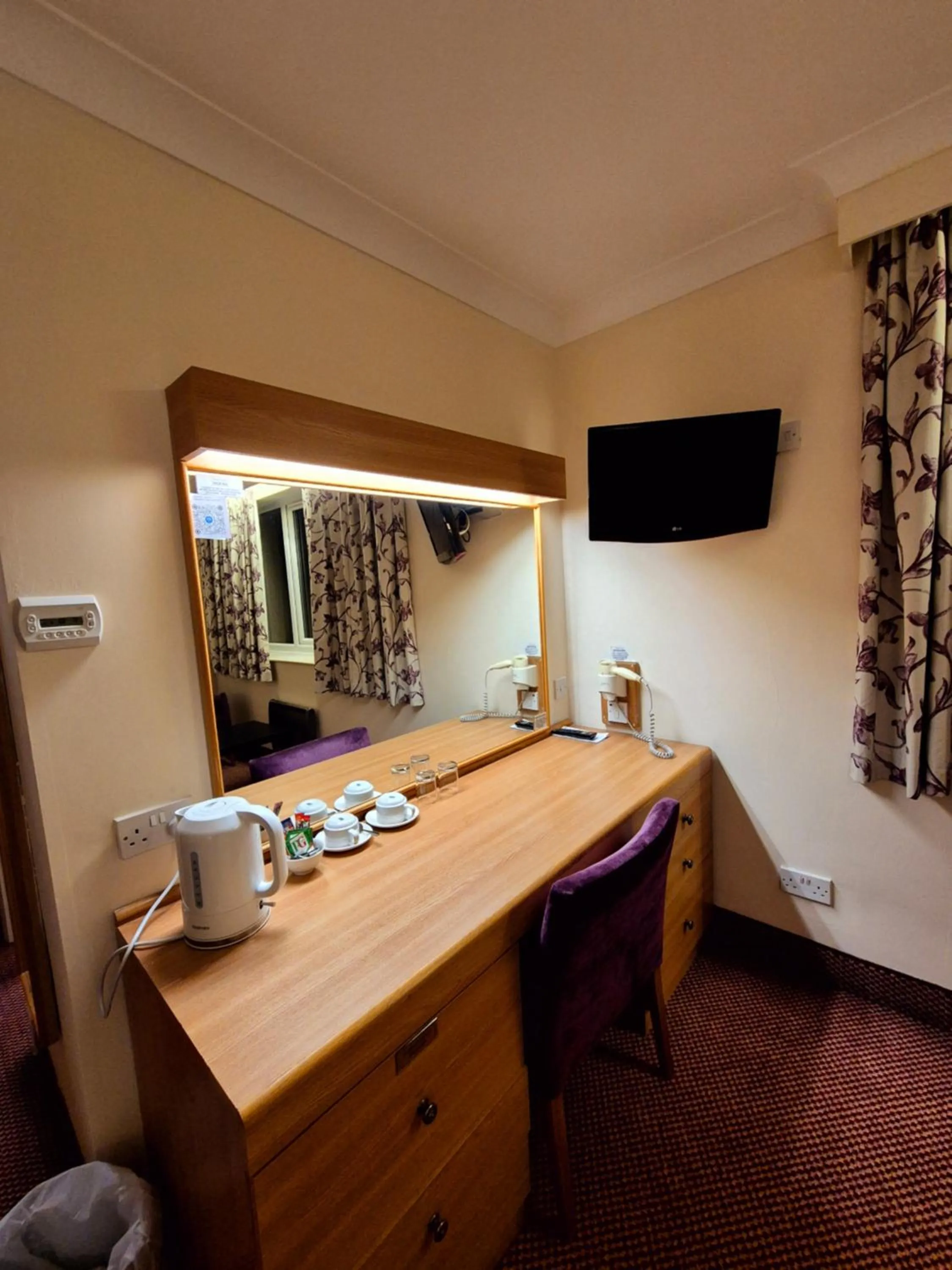 Bedroom in Supreme Inn Boston