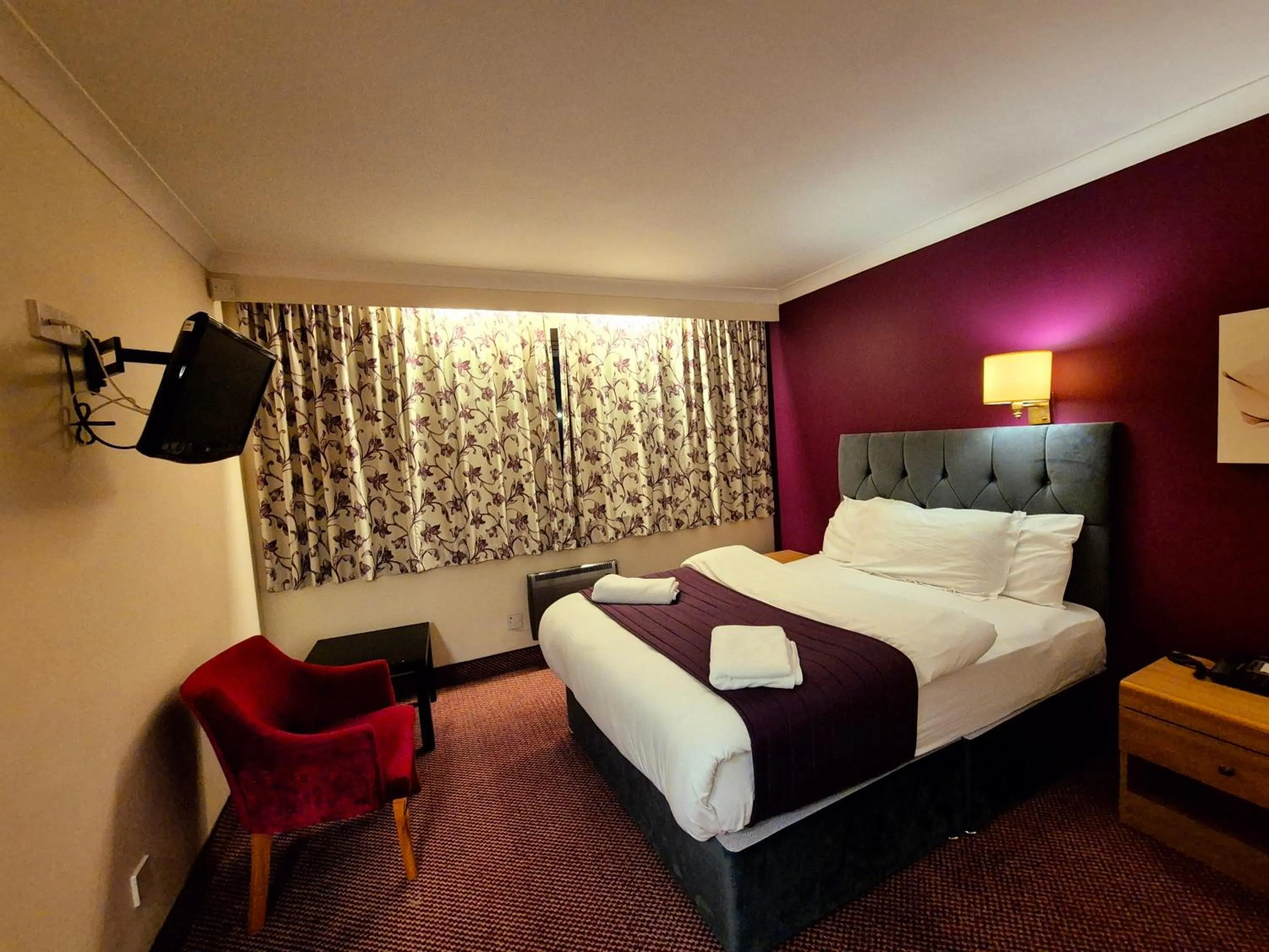 Bedroom, Bed in Supreme Inn Boston