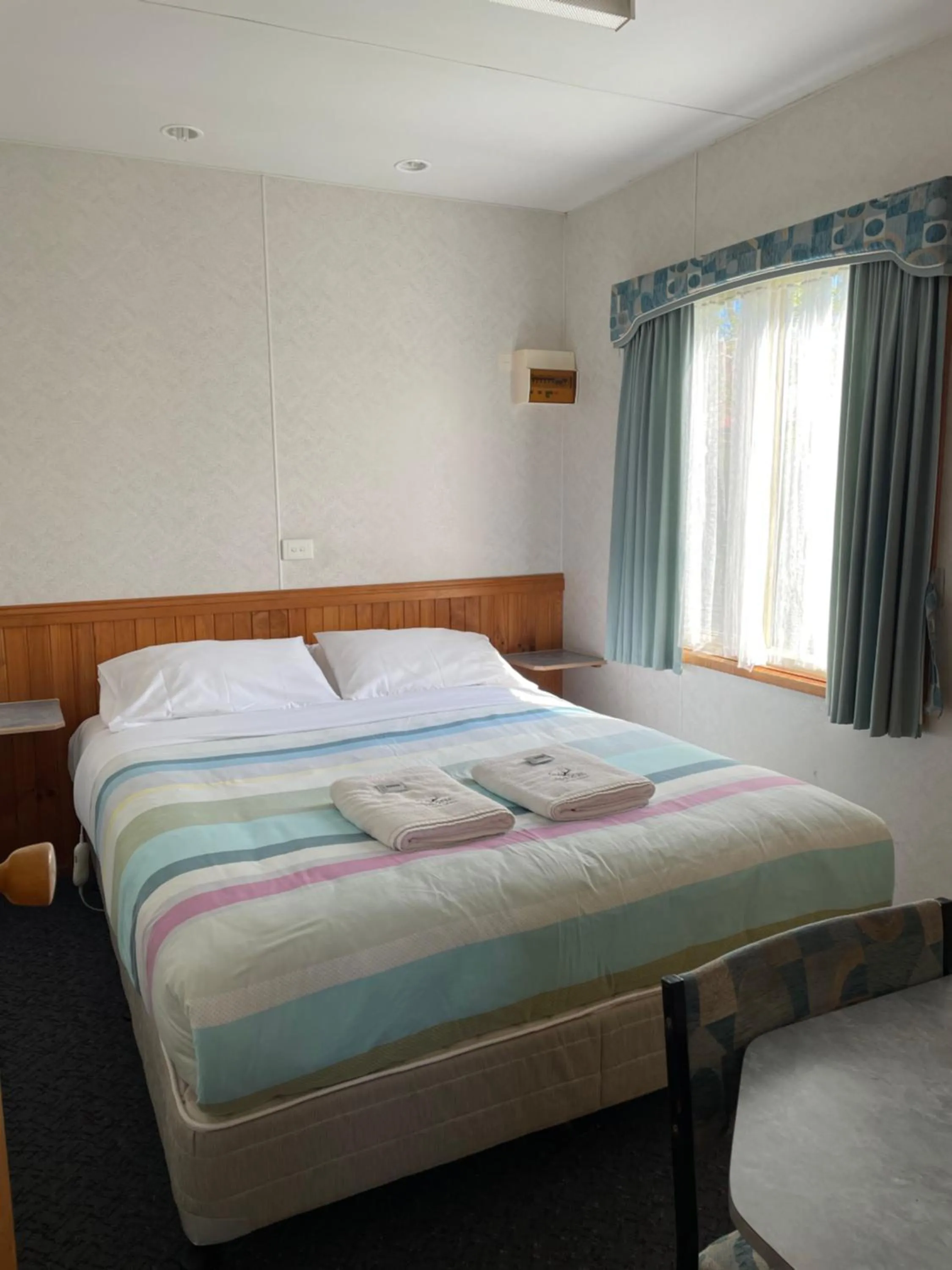 Bedroom, Bed in Jenolan Holiday Park Oberon