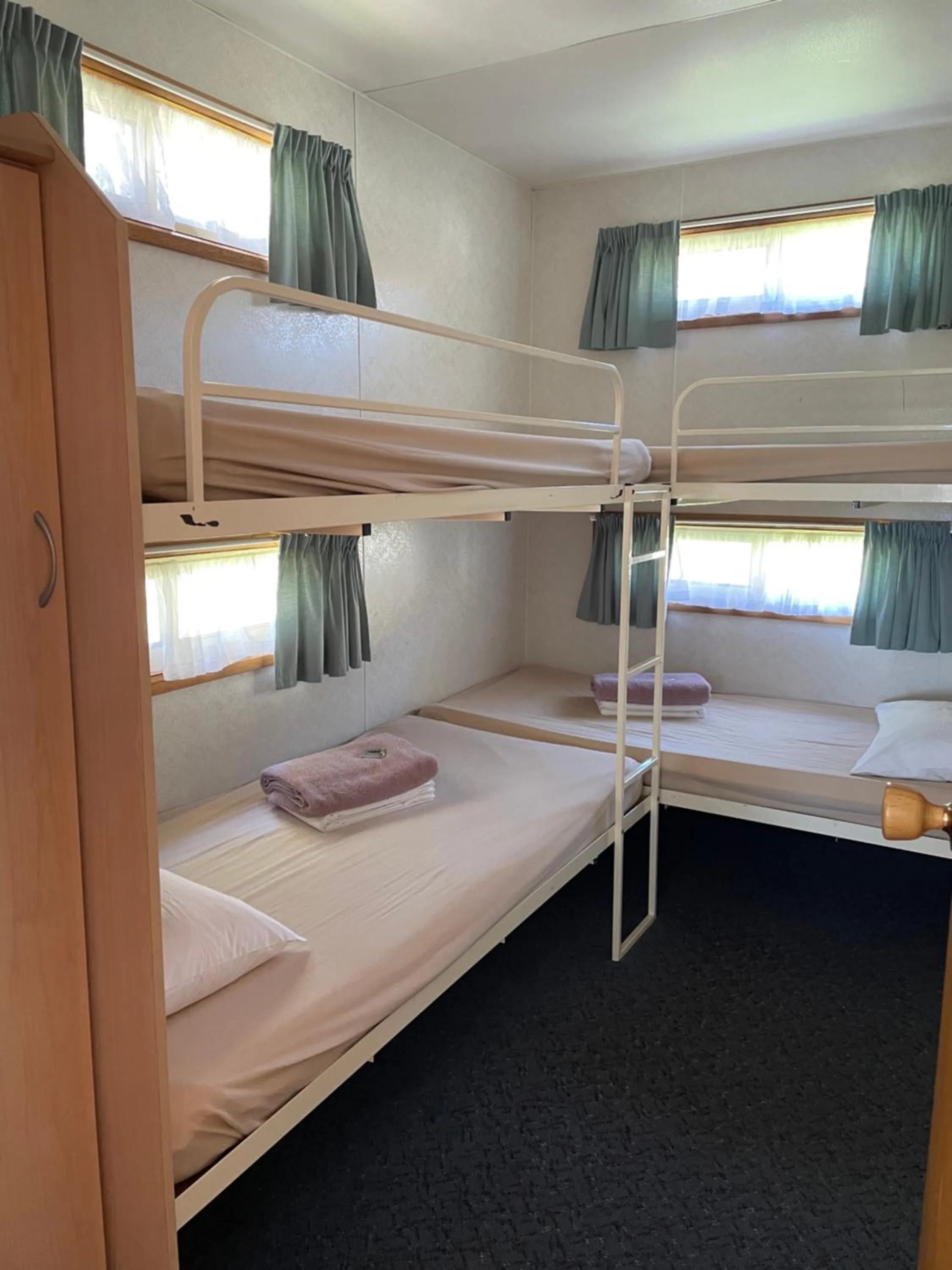 bunk bed, Bed in Jenolan Holiday Park Oberon