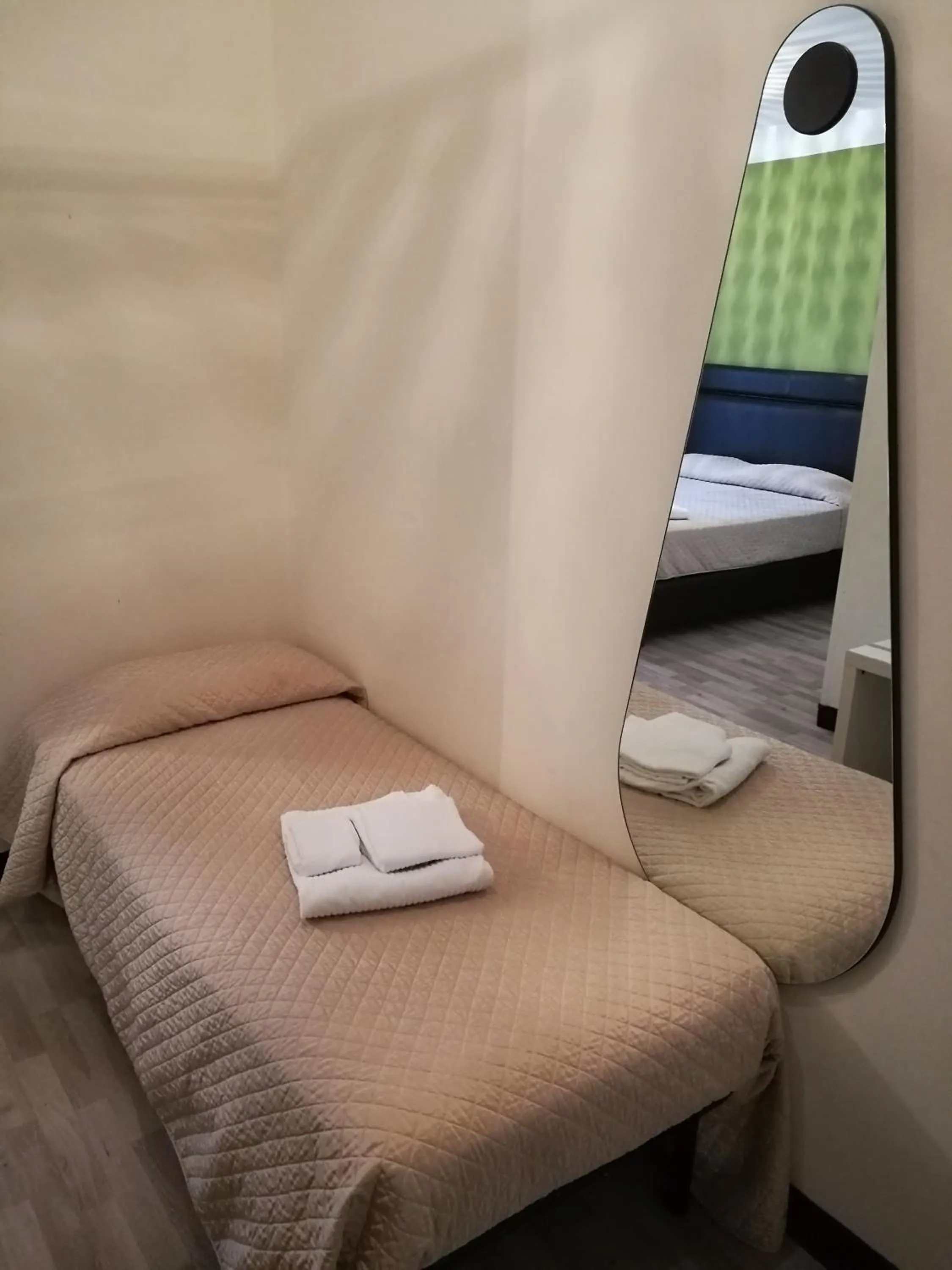 Photo of the whole room, Bed in Hotel Bruman