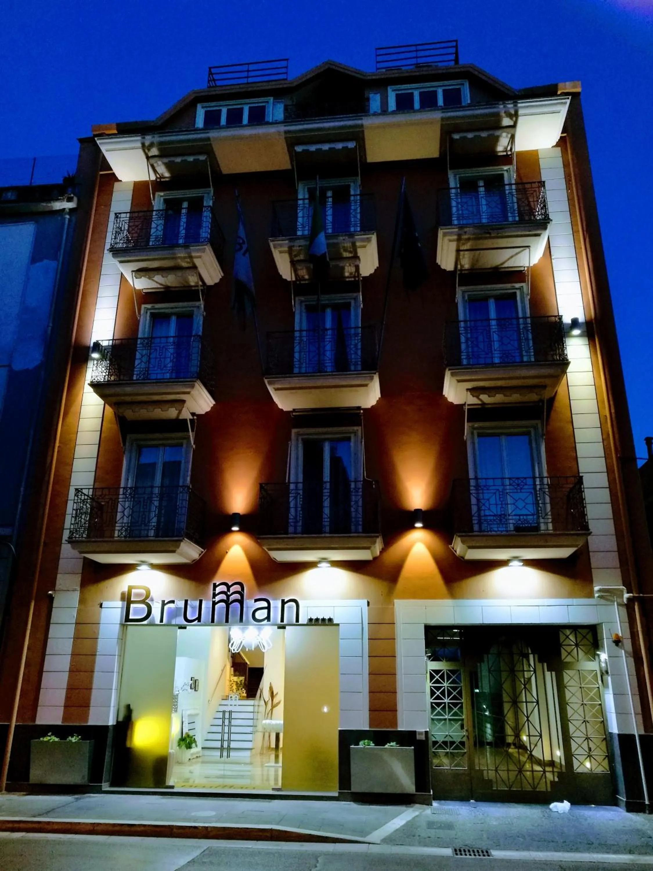 Property building in Hotel Bruman
