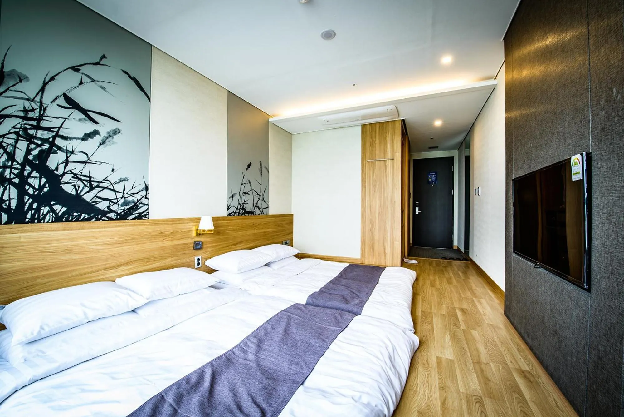 Photo of the whole room in Utop Ubless Hotel Jeju