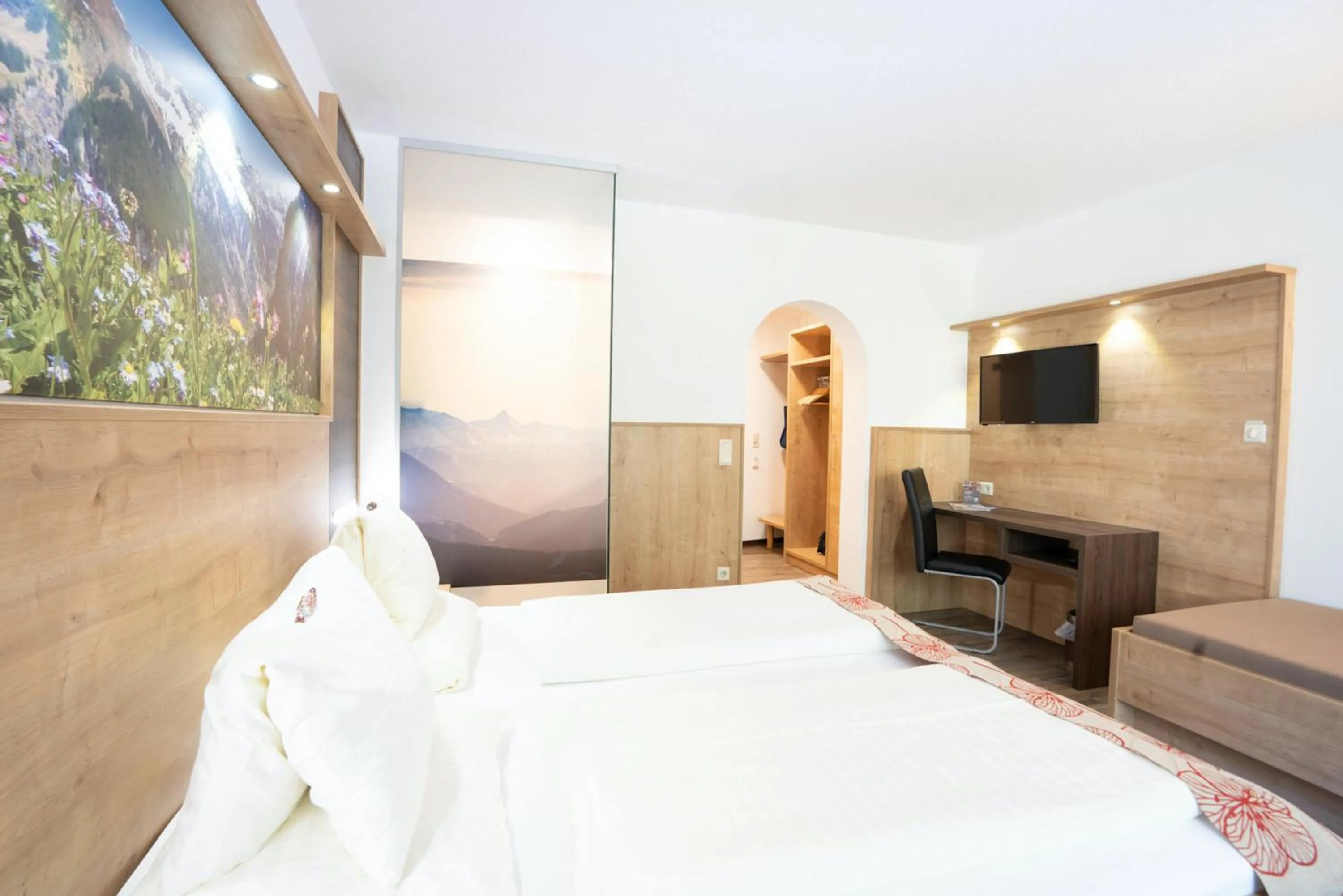 Photo of the whole room, Bed in Hotel Gundolf