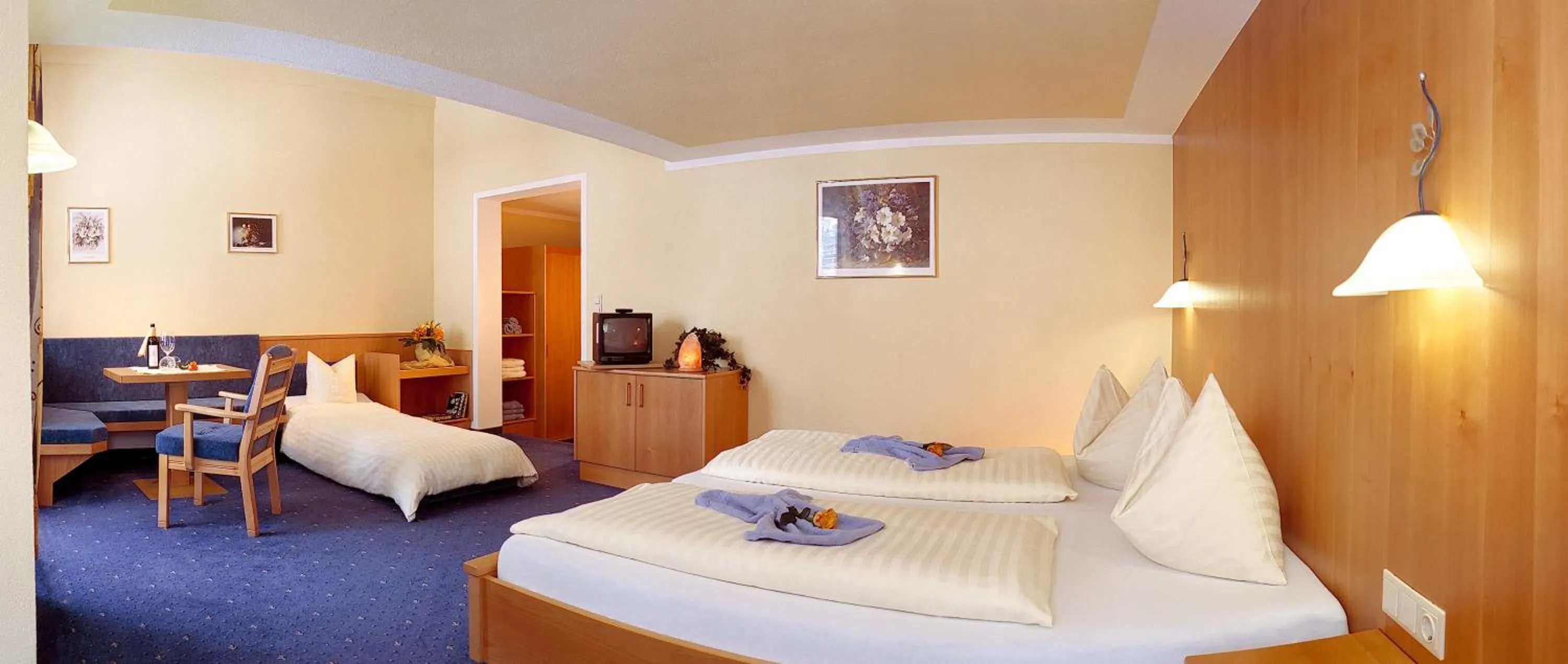 Photo of the whole room, Bed in Hotel Gundolf