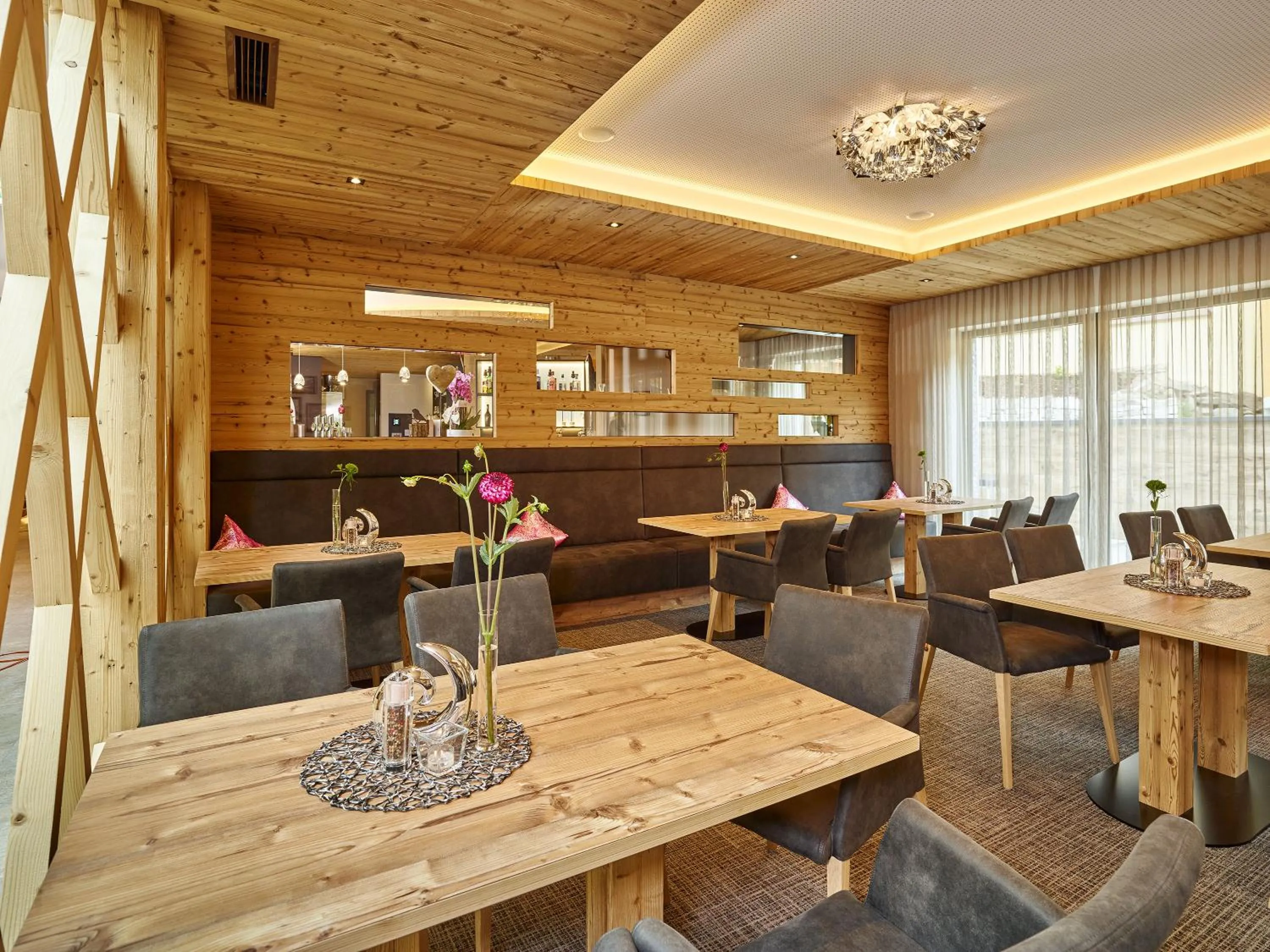 Restaurant/places to eat in Hotel Gundolf