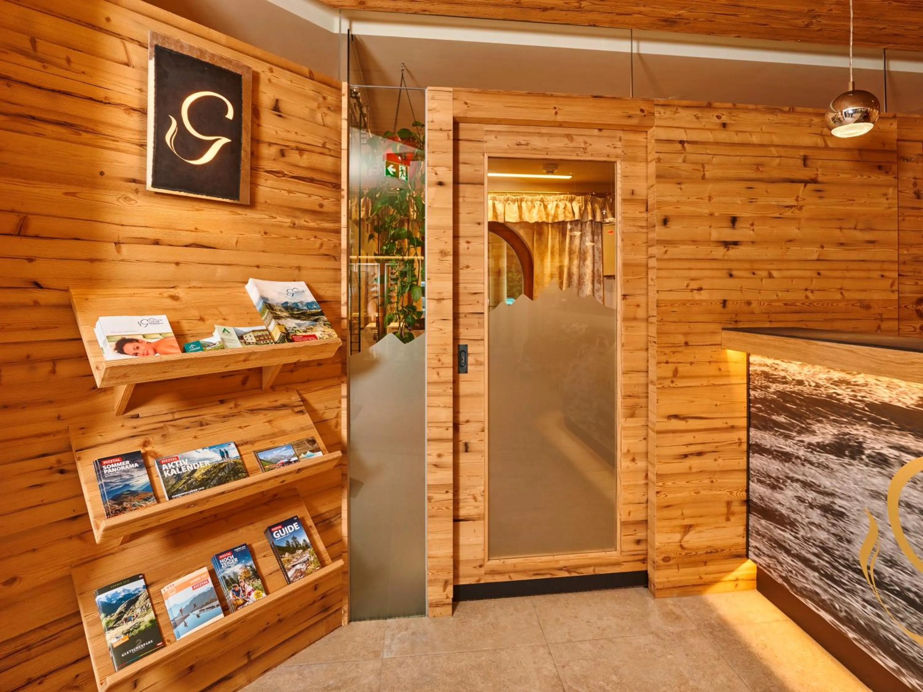 Lobby or reception in Hotel Gundolf