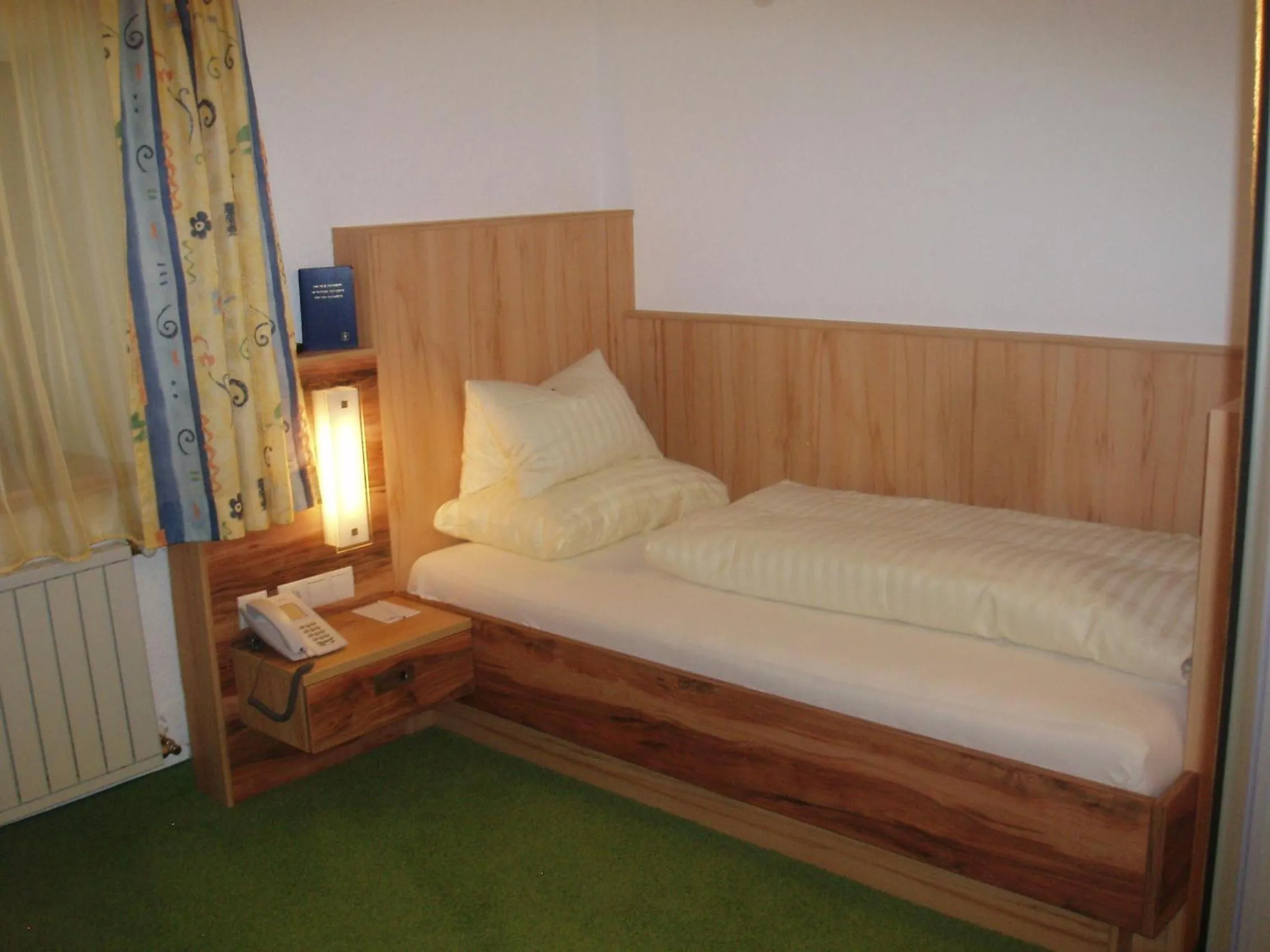 Bed in Hotel Gundolf